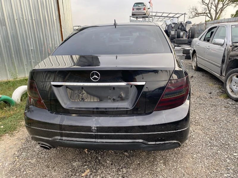 Mercedes-Benz C 250 На части, снимка 4 - Автомобили и джипове - 30342827