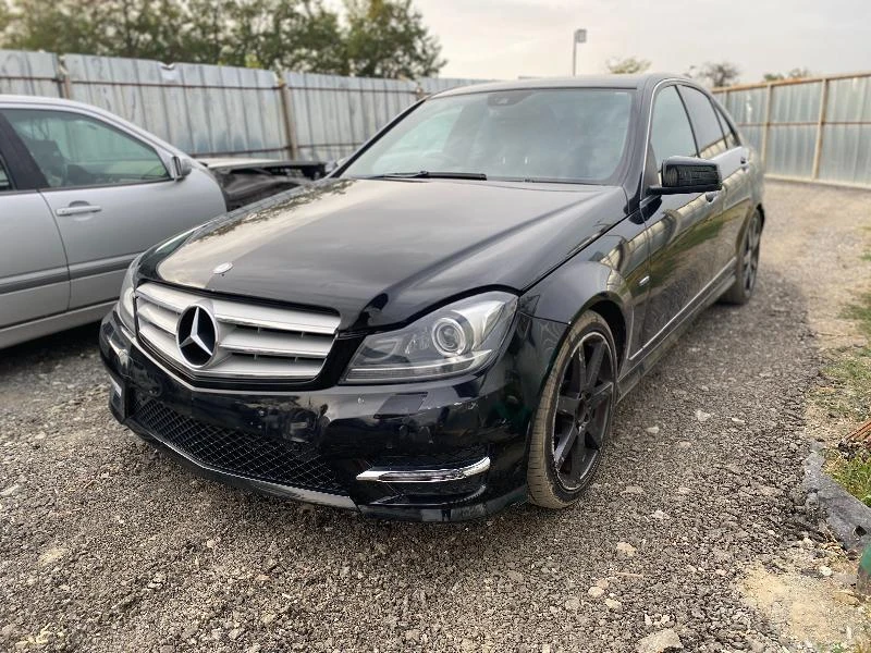 Mercedes-Benz C 250 На части, снимка 1 - Автомобили и джипове - 30342827