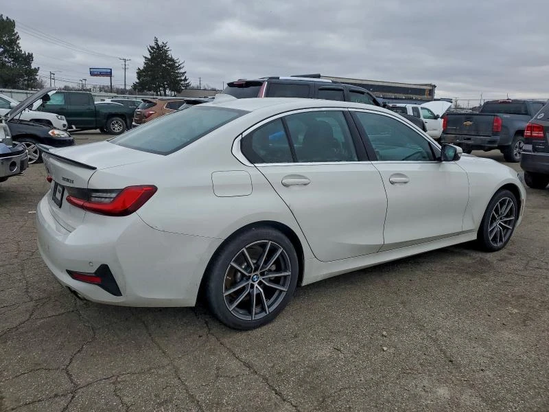 BMW 330 2.0L 4 All wheel drive, снимка 8 - Автомобили и джипове - 53133717