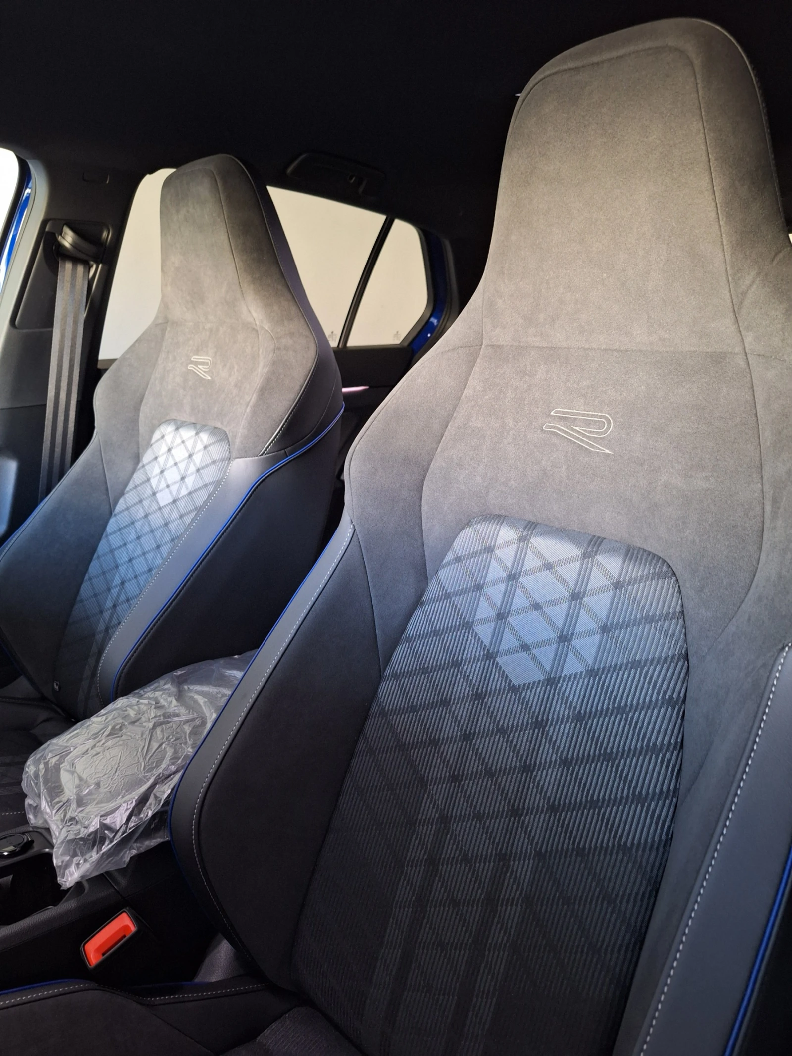 VW Golf R= Line Plus* TDI/ Black/ NEW Гаранционен - изображение 10