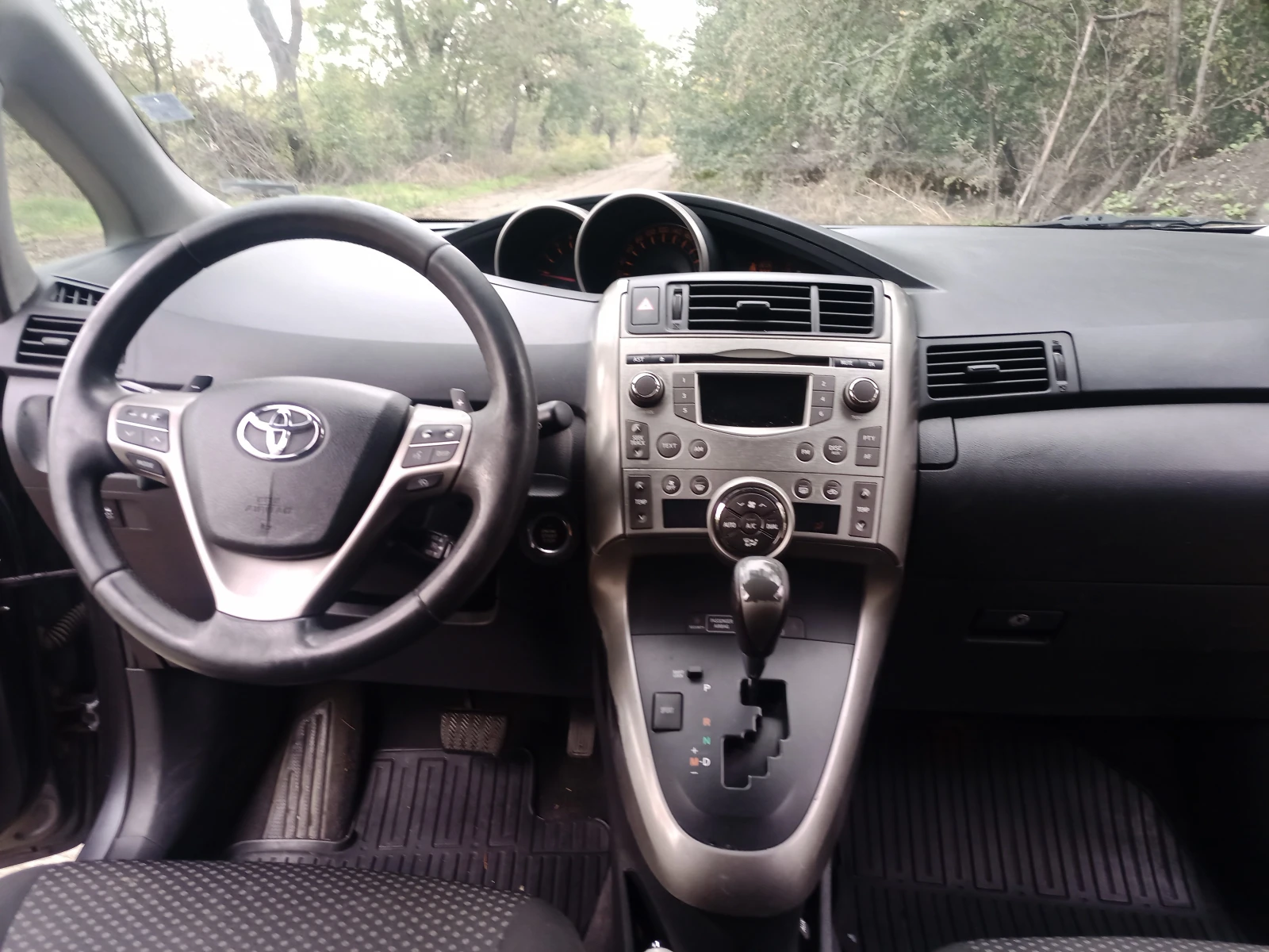 Toyota Verso 2.2 D-CAT - изображение 10