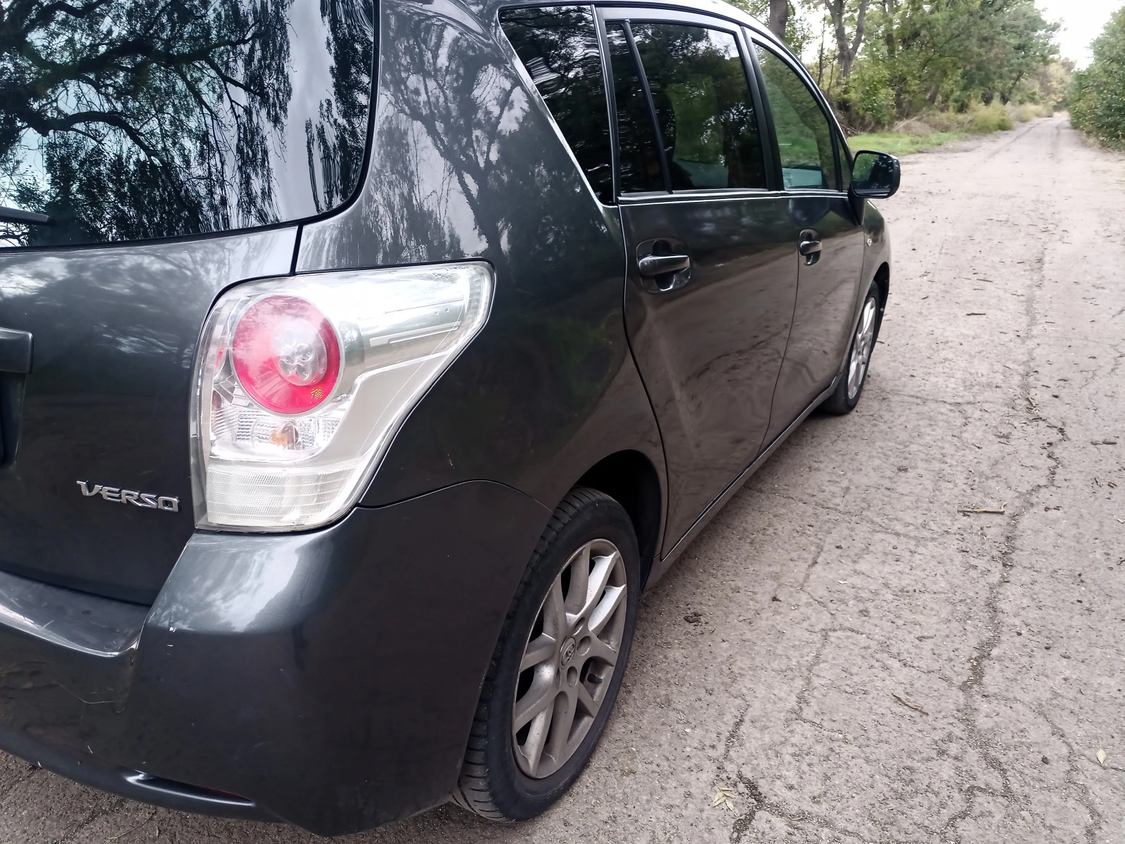 Toyota Verso 2.2 D-CAT - изображение 4