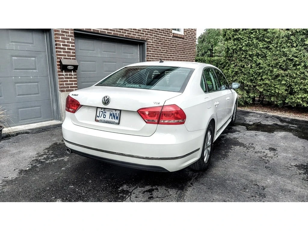 VW Passat * 4dr Sdn 2.0 TDI DSG Trendline * CARFAX * ���� �� | Mobile.bg � ����������� 2