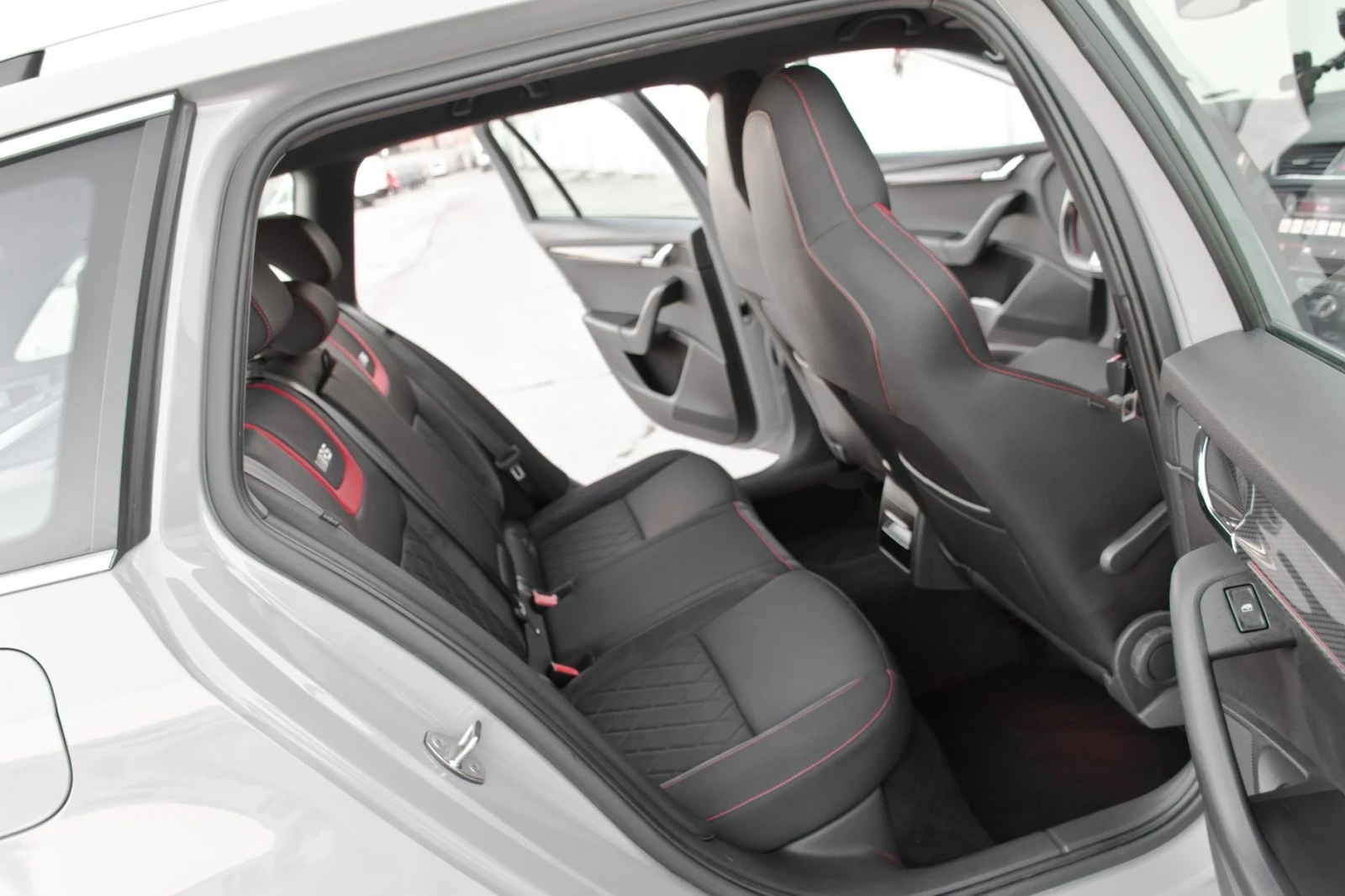 Skoda Octavia VRS/ Nardo Gray/ Distronic/ DSG/ 2.0 TDI, снимка 15 - Автомобили и джипове - 54006795