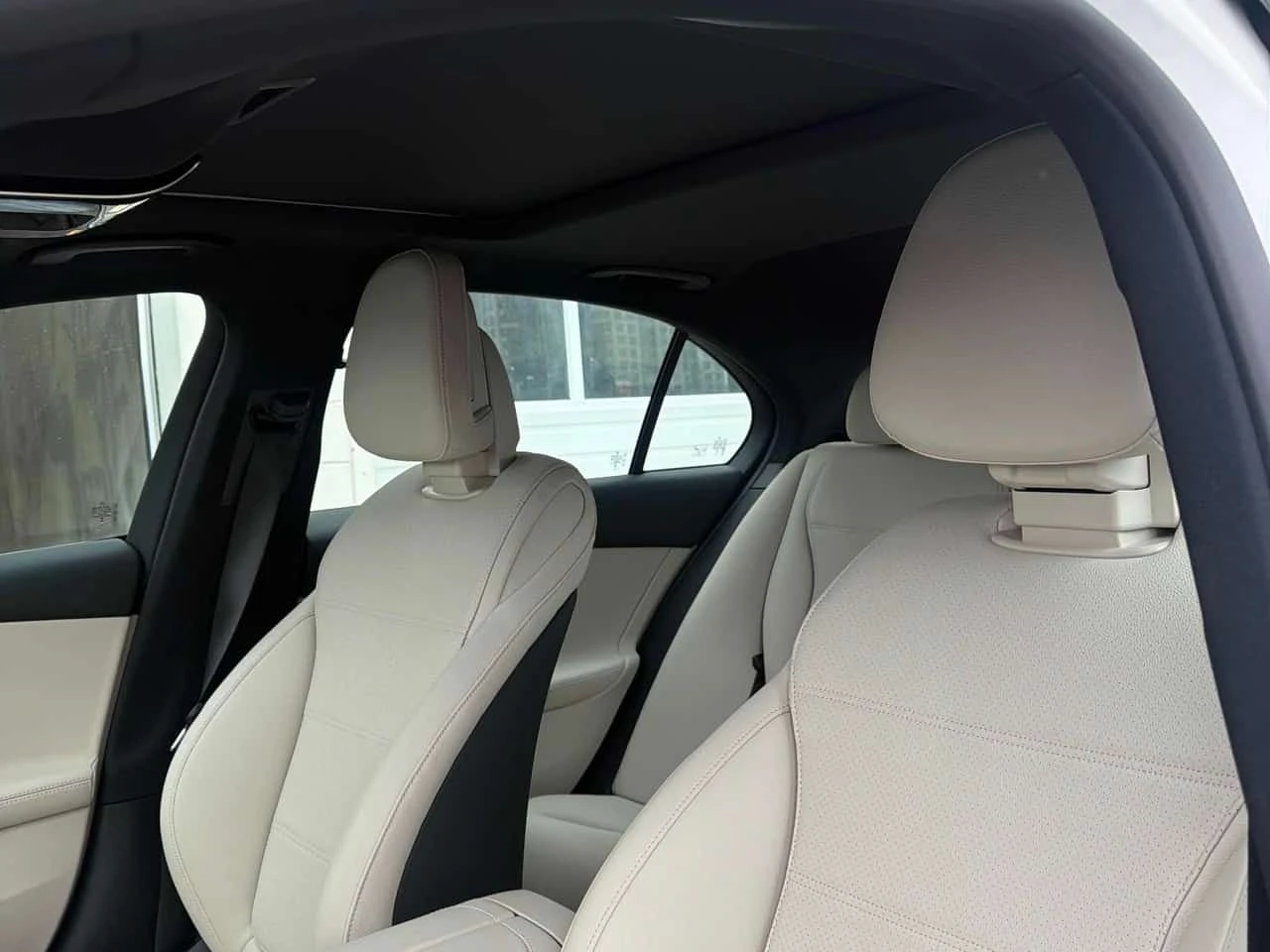 Mercedes-Benz C 300 * CARFAX * BURMESTER * 2 КЛЮЧА, снимка 10 - Автомобили и джипове - 54085260