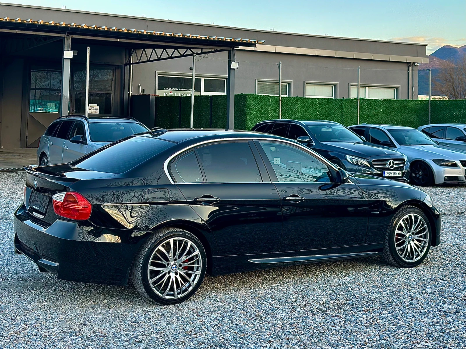 BMW 330 АВТОМАТ/НАВИГАЦИЯ/231коня, снимка 4 - Автомобили и джипове - 54100881