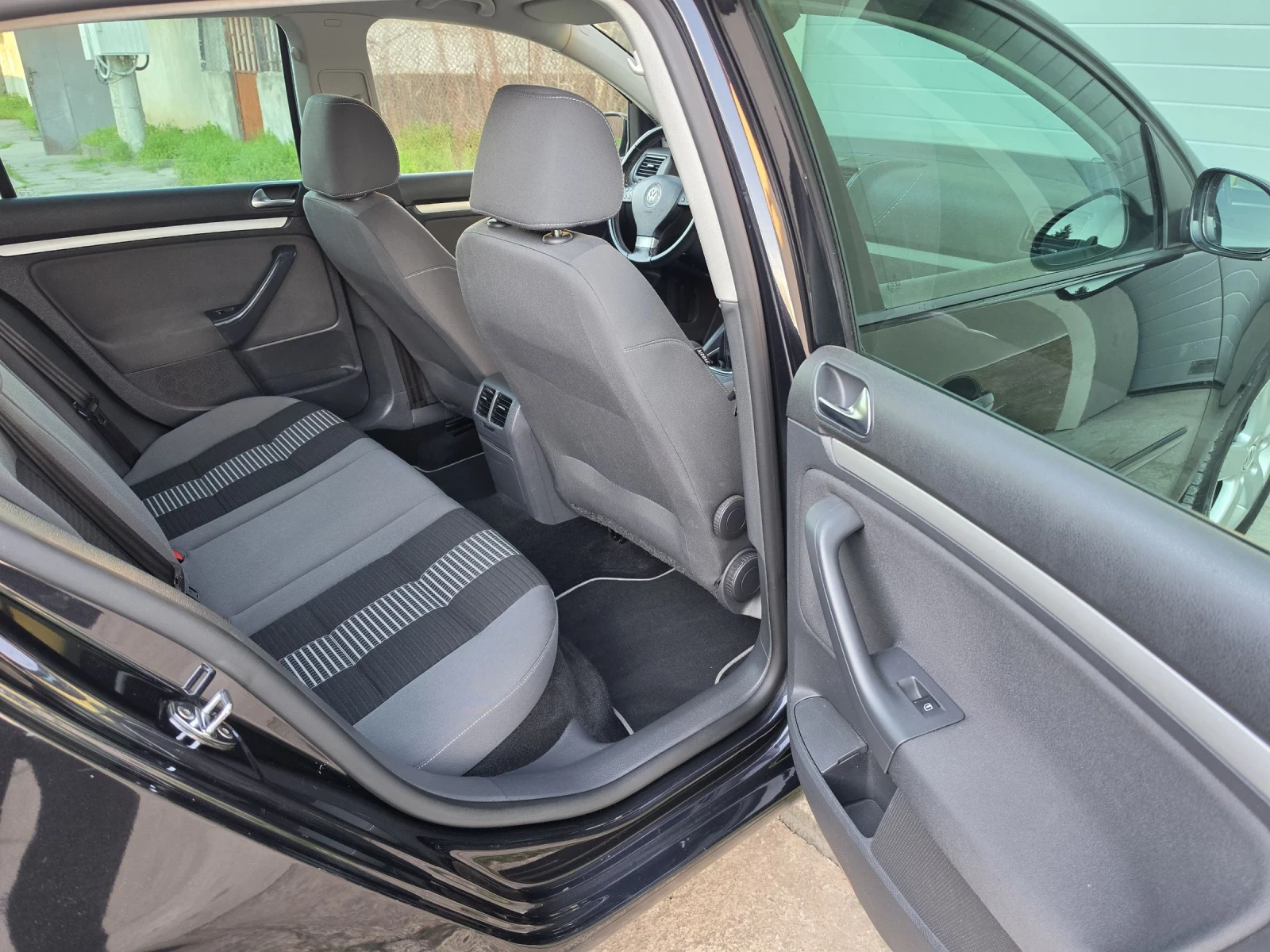 VW Golf United 1.9 TDI, снимка 13 - Автомобили и джипове - 54157570