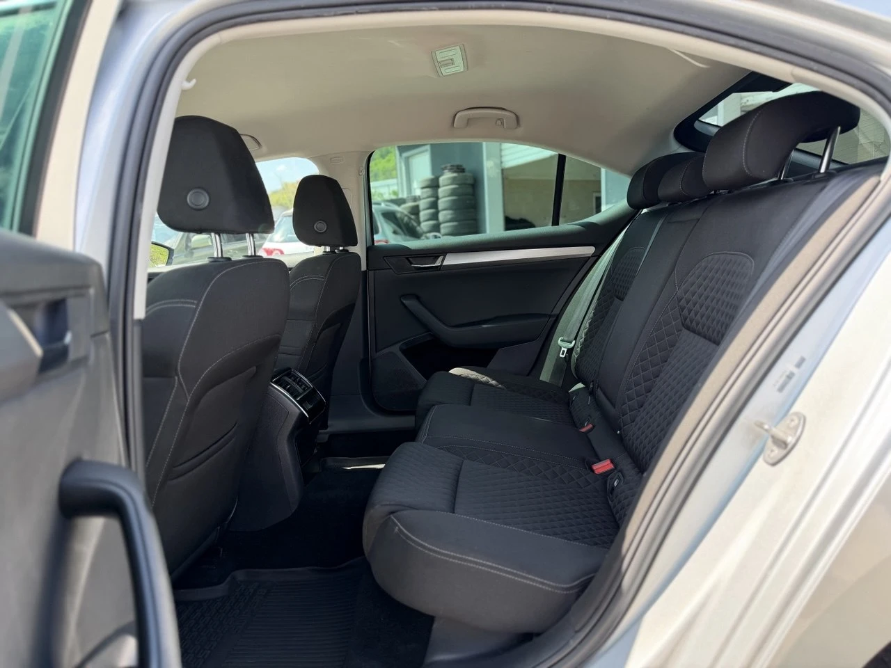 Skoda Superb 2.0TDI DSG , снимка 11 - Автомобили и джипове - 54317497