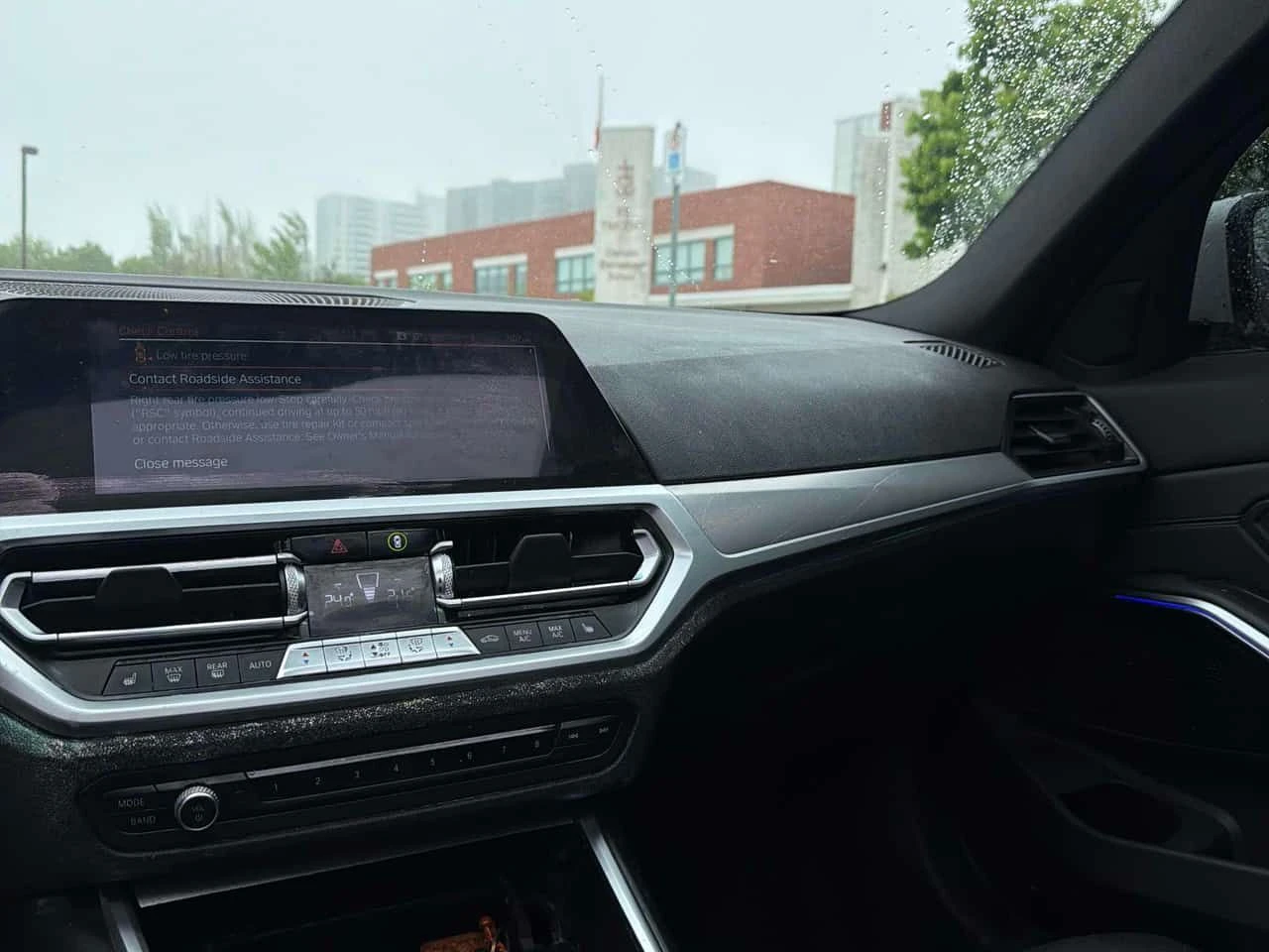 BMW 330 i xDrive * M-SPORT * АМБИЕТНО* ПАМНОРАМА* , снимка 9 - Автомобили и джипове - 54667316