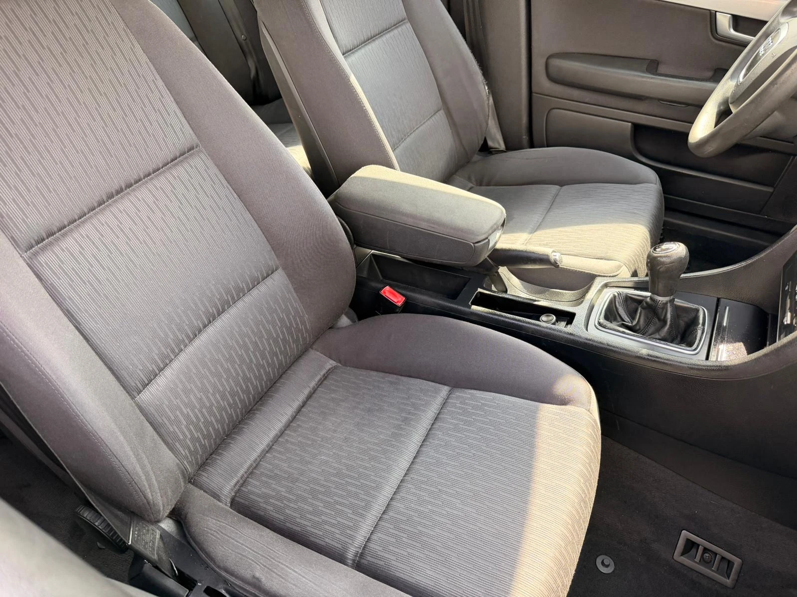 Audi A4 2.0TDI, снимка 9 - Автомобили и джипове - 54823998