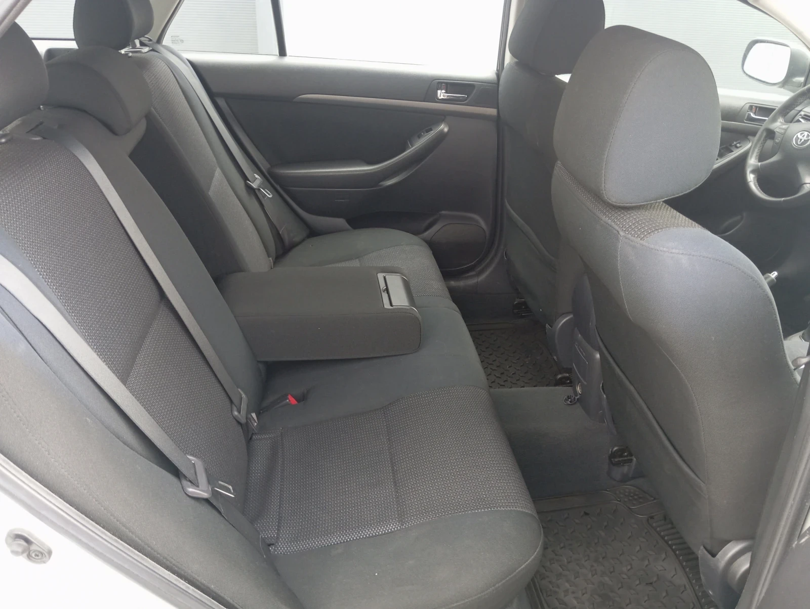 Toyota Avensis Лизинг , снимка 10 - Автомобили и джипове - 55332973