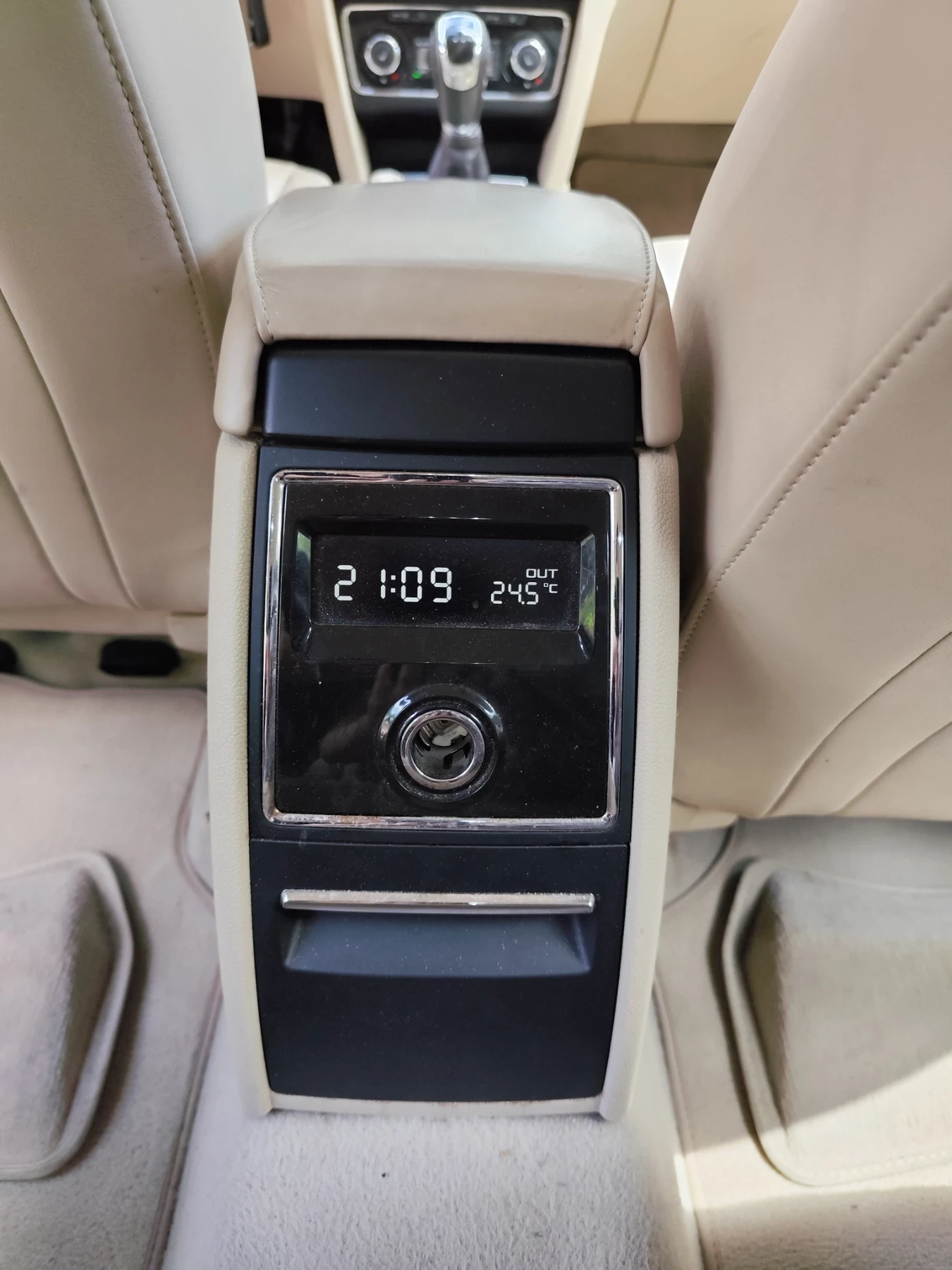 Skoda Superb Седан, снимка 9 - Автомобили и джипове - 56233748
