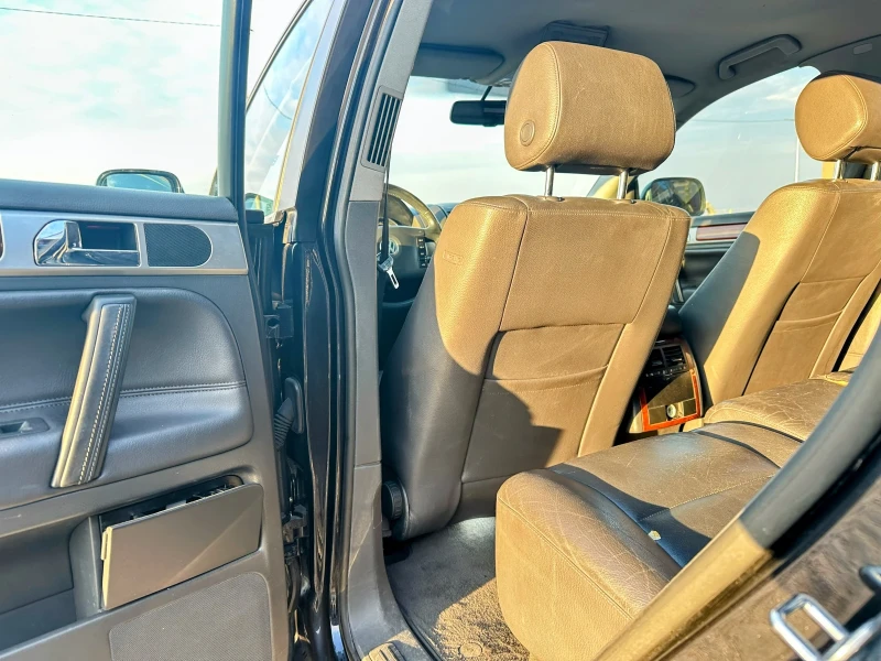 VW Touareg 3.0D/224HP* НАВИГАЦИЯ* ПОДГРЕВ* КОЖА* СМЕНЕНИ ВЕРИ, снимка 6 - Автомобили и джипове - 49074228