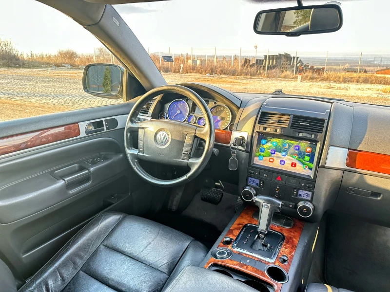 VW Touareg 3.0D/224HP* НАВИГАЦИЯ* ПОДГРЕВ* КОЖА* СМЕНЕНИ ВЕРИ, снимка 10 - Автомобили и джипове - 49074228