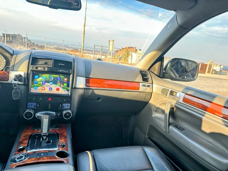 VW Touareg 3.0D/224HP* НАВИГАЦИЯ* ПОДГРЕВ* КОЖА* СМЕНЕНИ ВЕРИ, снимка 9 - Автомобили и джипове - 49074228