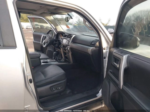 Toyota 4runner SR5 PREMIUM, снимка 5 - Автомобили и джипове - 53440388