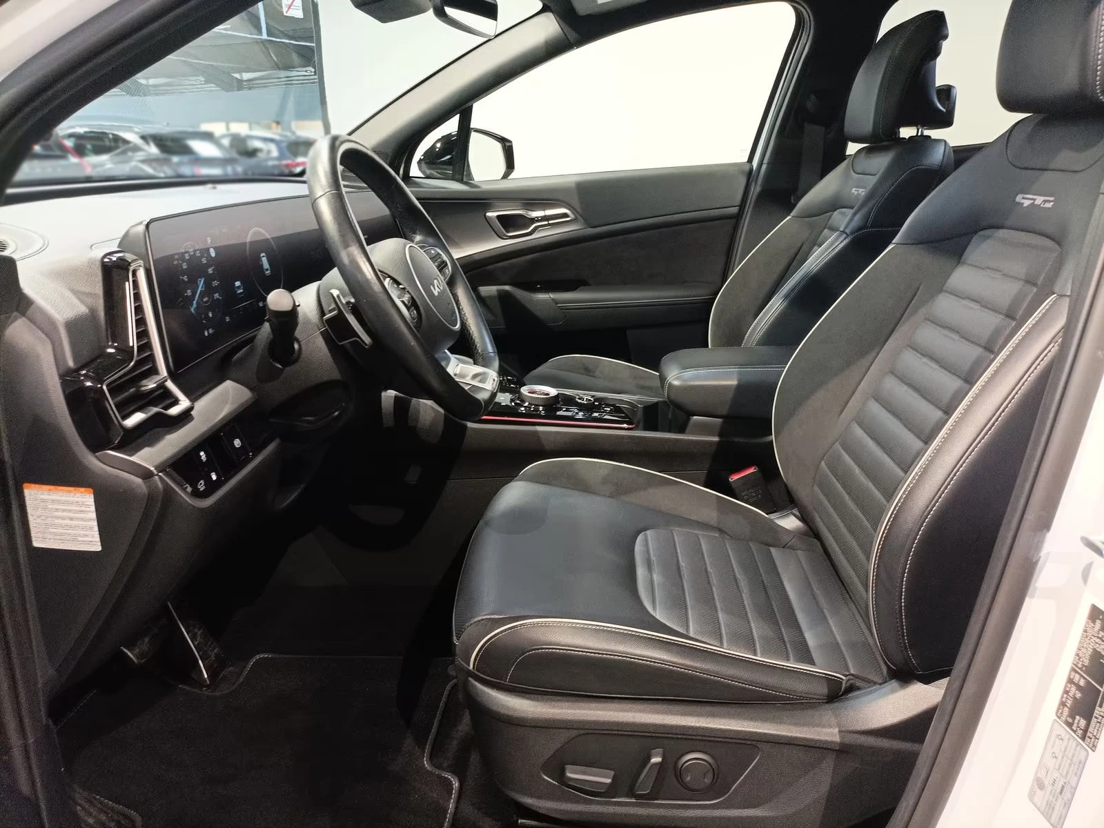 Kia Sportage 1.6PHEV/GT-LINE/265HP/H&K/PANO/CARPLAY/AMBI/487f - изображение 6