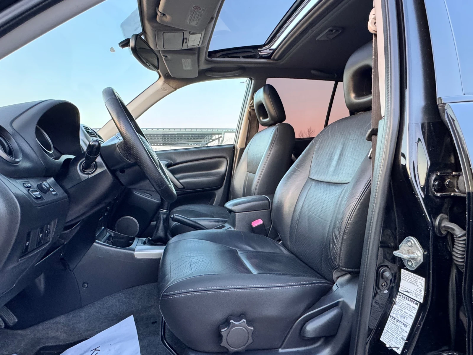 Toyota Rav4 2.0D4D 4х4 Кожа Шибедах ИТАЛИЯ, снимка 8 - Автомобили и джипове - 53841472