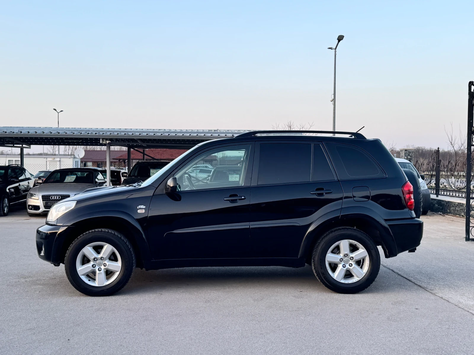 Toyota Rav4 2.0D4D 4х4 Кожа Шибедах ИТАЛИЯ, снимка 2 - Автомобили и джипове - 53841472