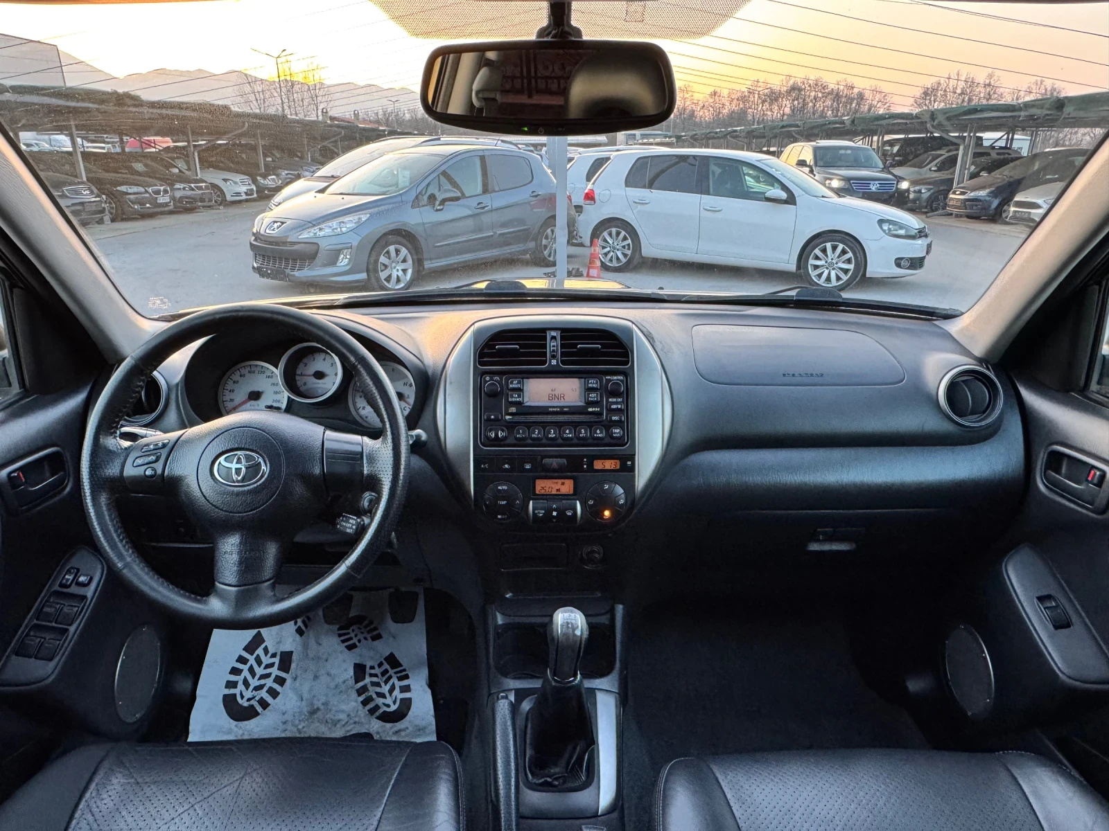 Toyota Rav4 2.0D4D 4х4 Кожа Шибедах ИТАЛИЯ, снимка 11 - Автомобили и джипове - 53841472