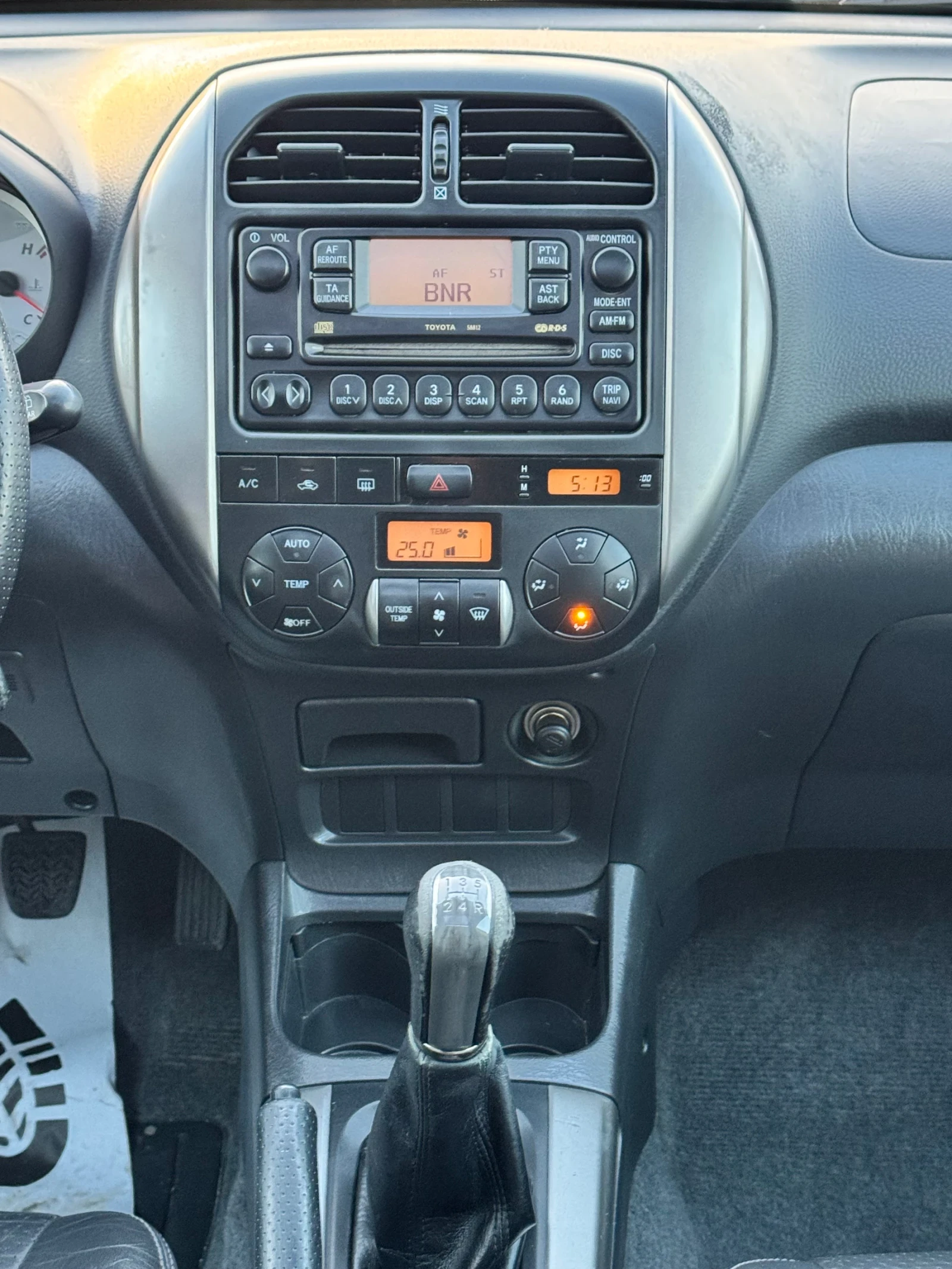 Toyota Rav4 2.0D4D 4х4 Кожа Шибедах ИТАЛИЯ, снимка 13 - Автомобили и джипове - 53841472