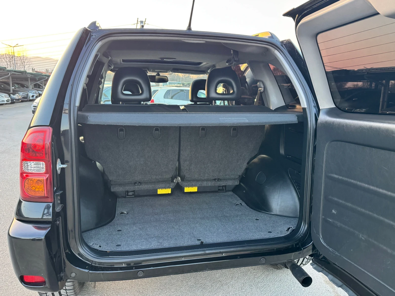 Toyota Rav4 2.0D4D 4х4 Кожа Шибедах ИТАЛИЯ, снимка 10 - Автомобили и джипове - 53841472