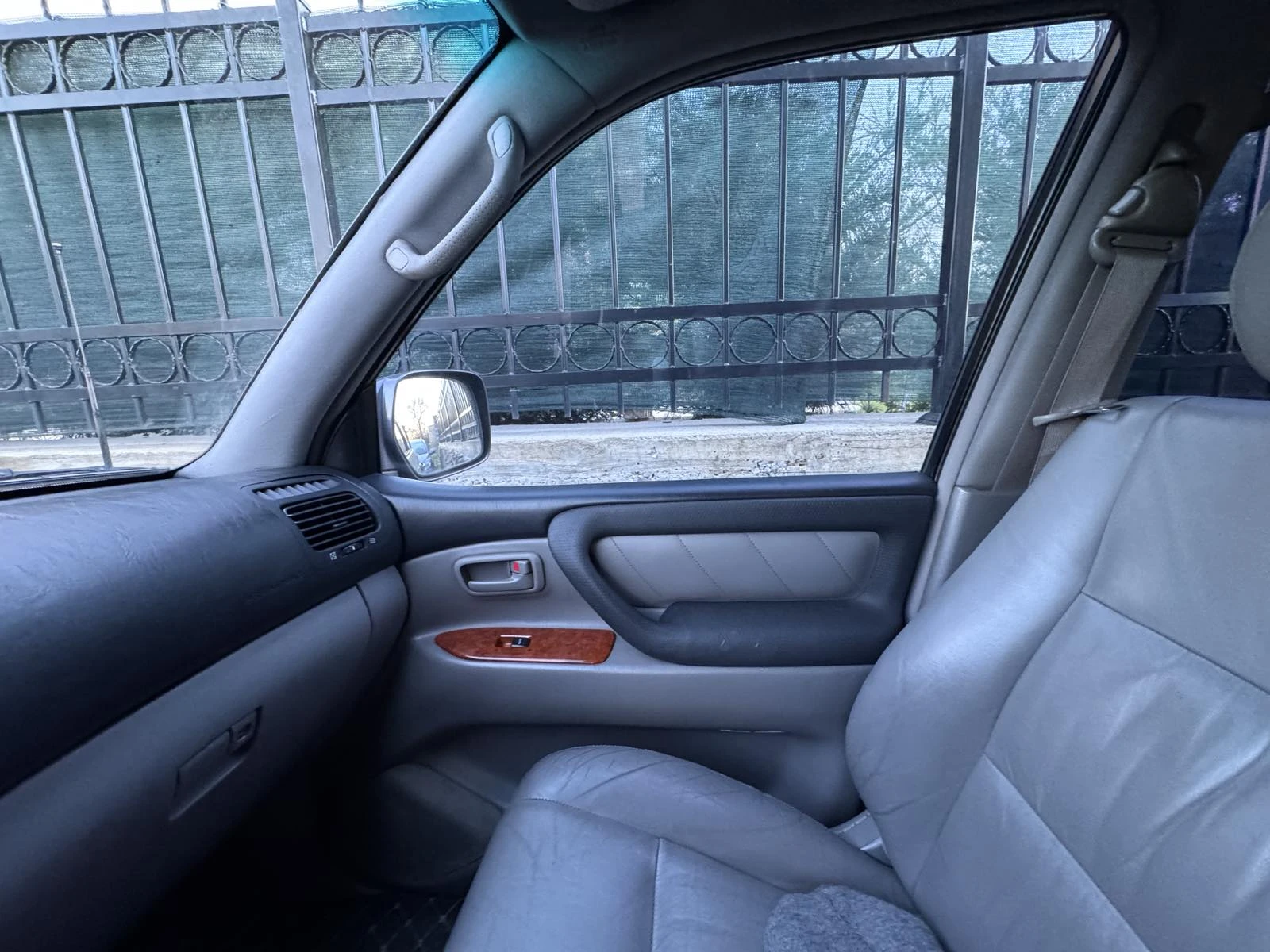 Toyota Land cruiser J100, снимка 14 - Автомобили и джипове - 53937258