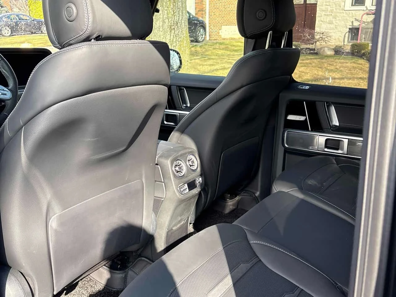 Mercedes-Benz G 63 AMG  * CARFAX * BURMESTER * 2 КЛЮЧА, снимка 3 - Автомобили и джипове - 54089186