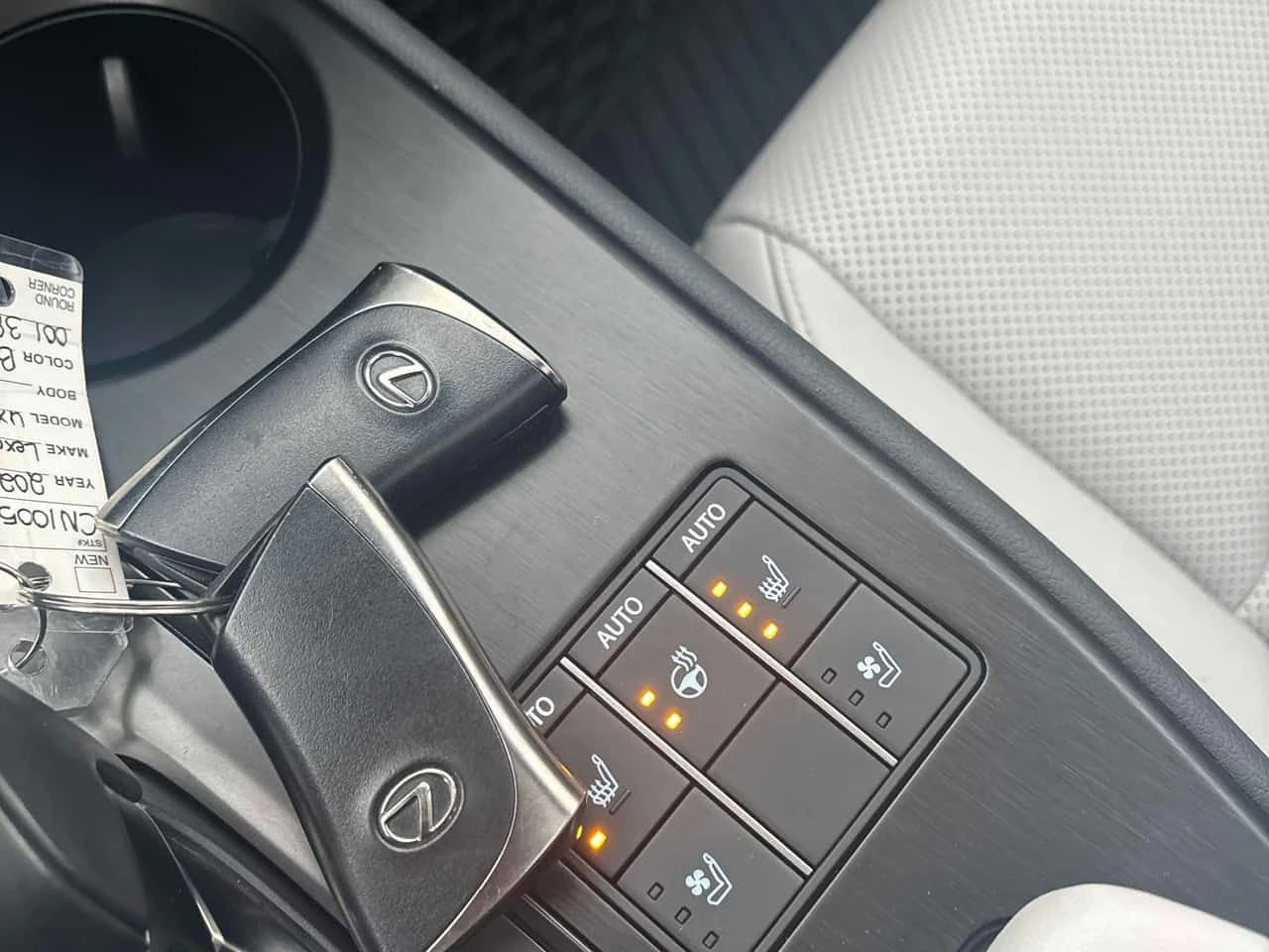 Lexus UX 300h  CARFAX, снимка 10 - Автомобили и джипове - 54172249