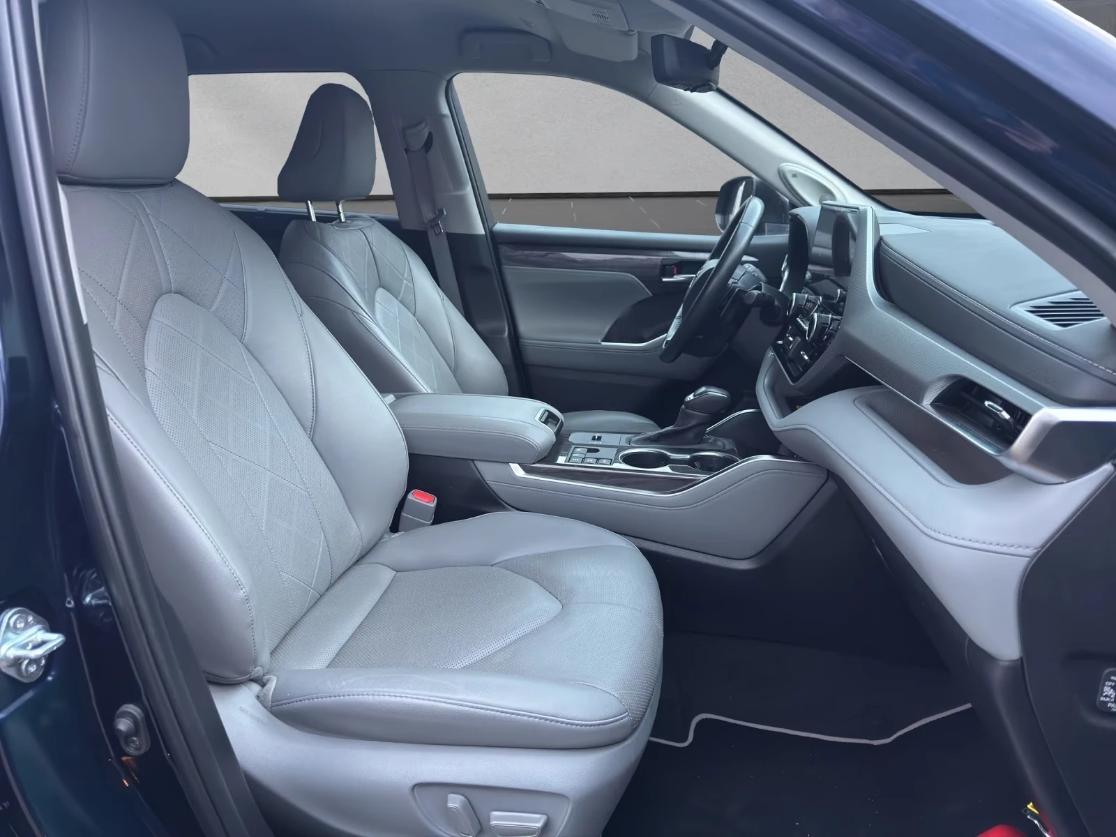 Toyota Highlander 2.5 HEV/LUXURY/7S/247HP/4x4/CAM/NAVI/341h, снимка 10 - Автомобили и джипове - 56200877