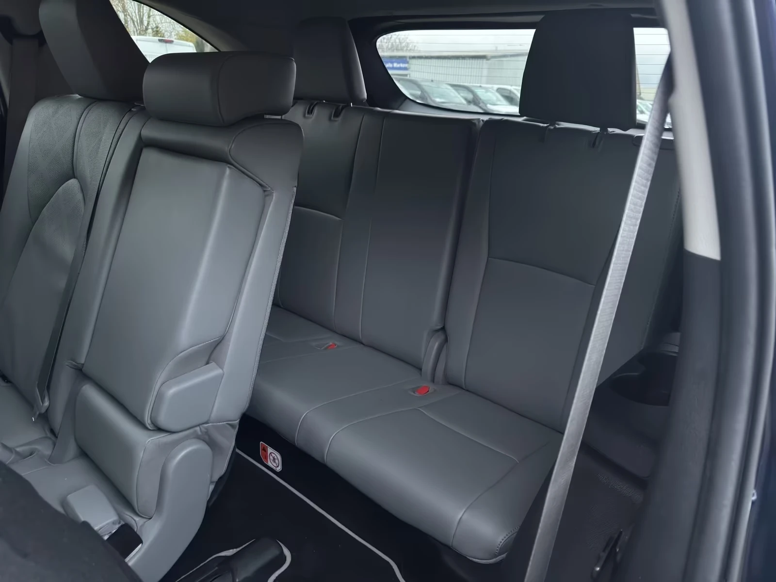 Toyota Highlander 2.5 HEV/LUXURY/7S/247HP/4x4/CAM/NAVI/341h, снимка 13 - Автомобили и джипове - 56200877