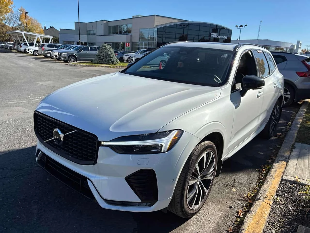 Volvo XC60 * Plus Dark Theme * CARFAX * БЕЗ ПЪРВОНАЧАЛНА ВНОС