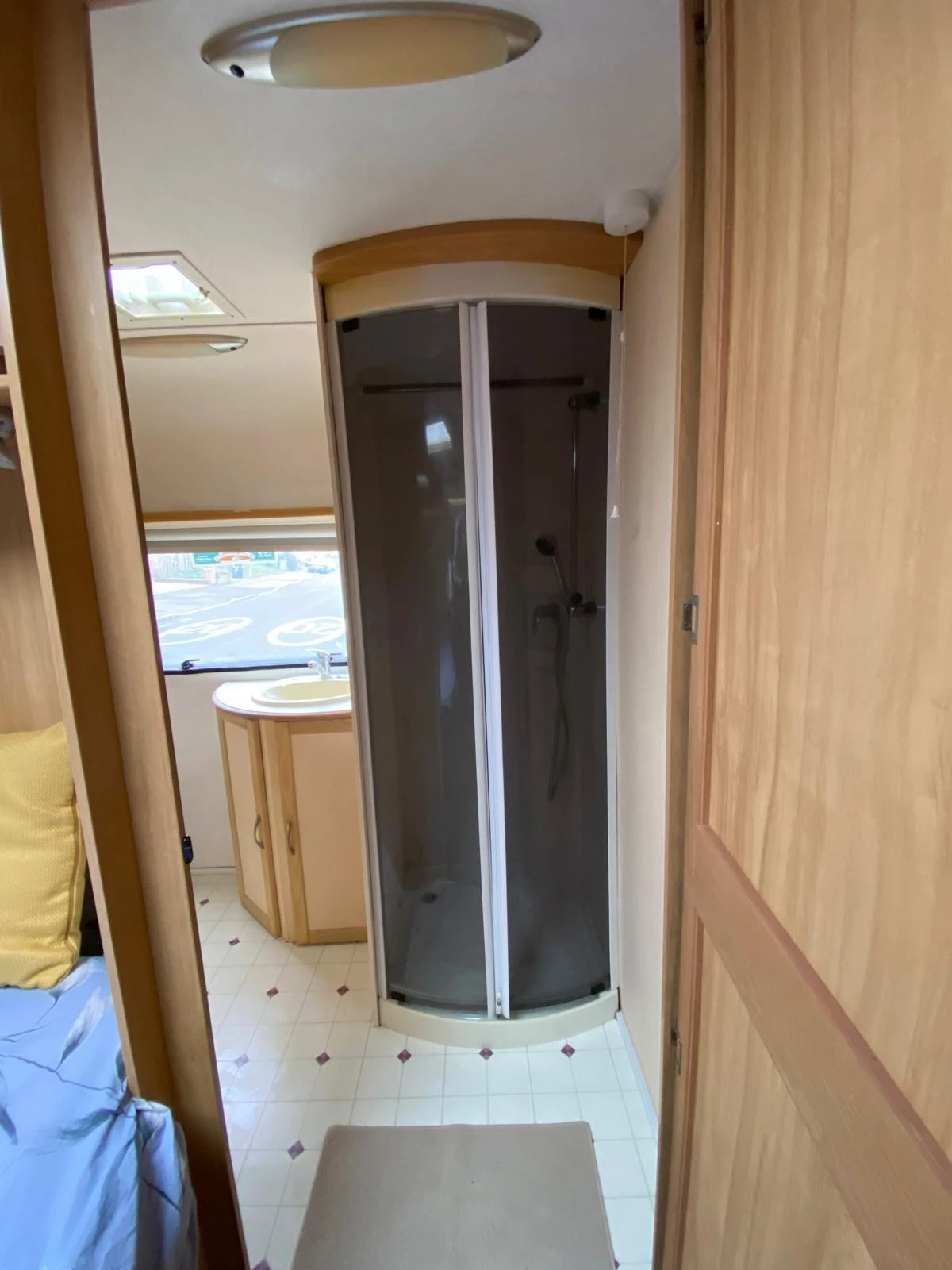 Каравана Avondale ARGENTA 640-4, снимка 13 - Каравани и кемпери - 53744254