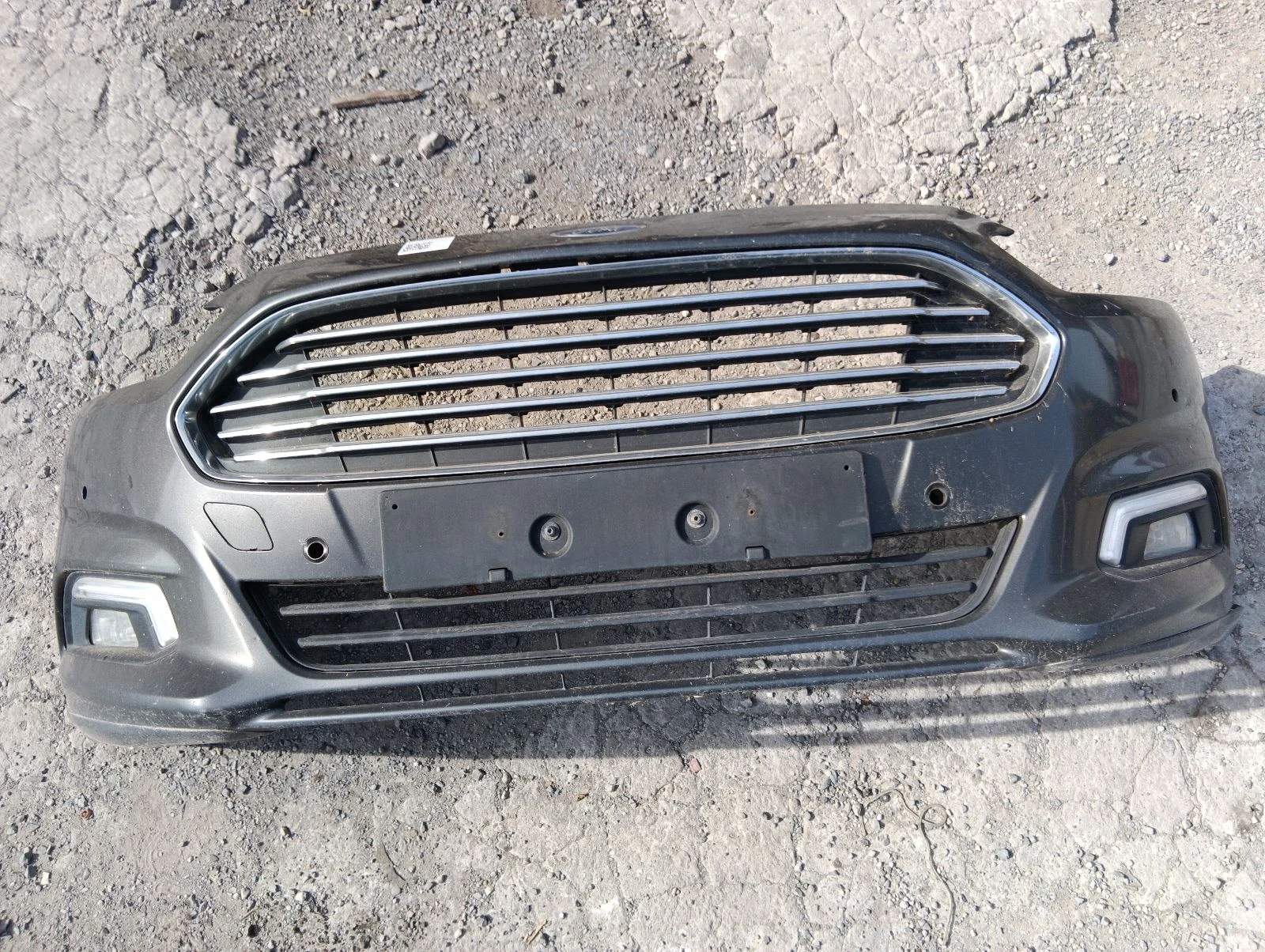 броня предна графит с отвори за парктроник Ford Mondeo