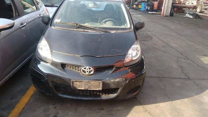 Toyota Aygo 1.0i 68ks, снимка 1 - Автомобили и джипове - 47491900