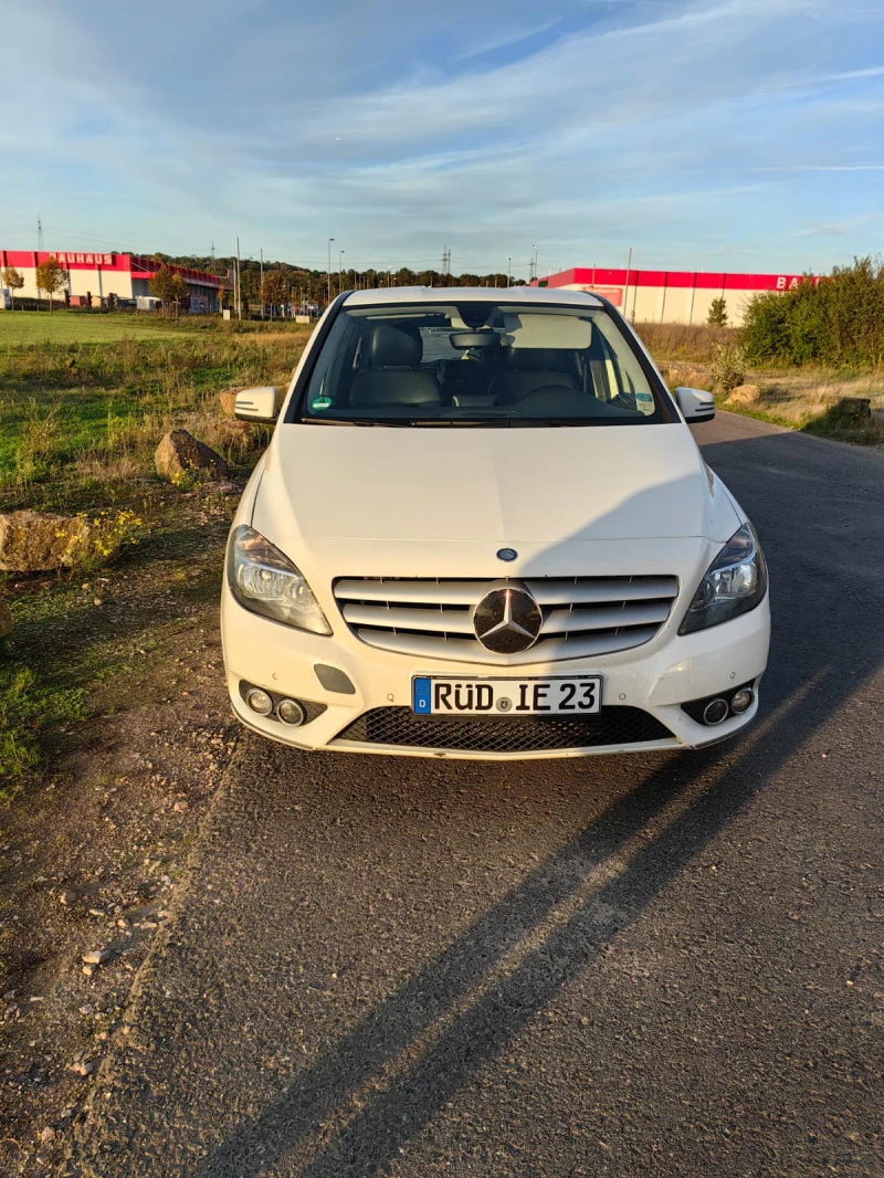 Mercedes-Benz B 180, снимка 1 - Автомобили и джипове - 48693229