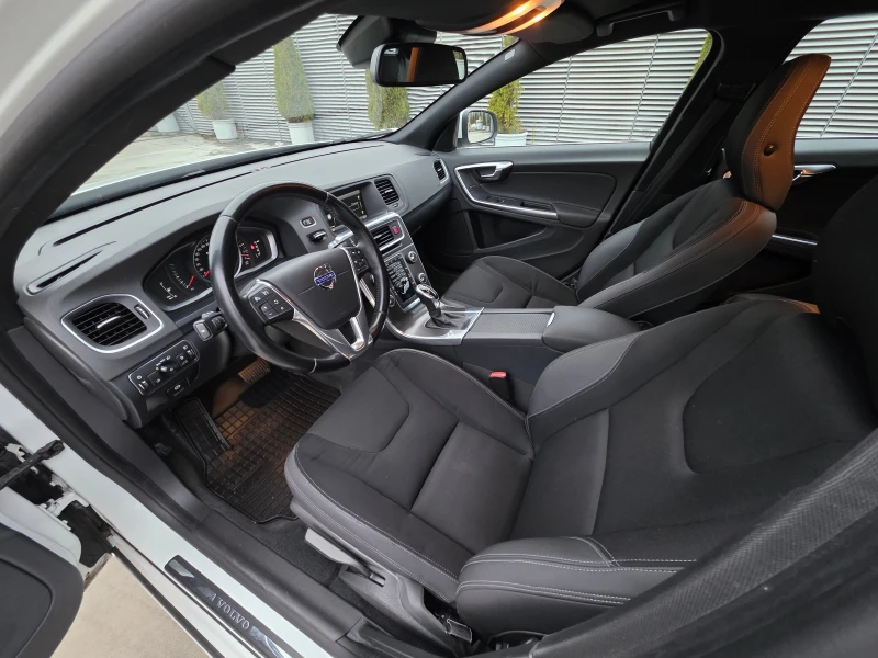 Volvo V60 facelift-2.0 D4-163hp., снимка 12 - Автомобили и джипове - 52845107