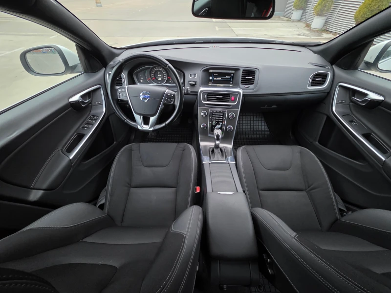 Volvo V60 facelift-2.0 D4-163hp., снимка 11 - Автомобили и джипове - 52845107