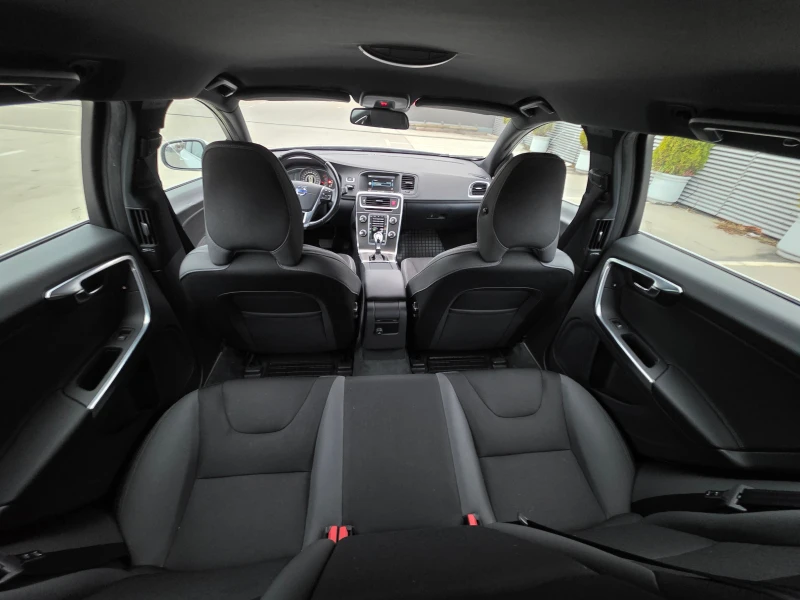 Volvo V60 facelift-2.0 D4-163hp., снимка 14 - Автомобили и джипове - 52845107