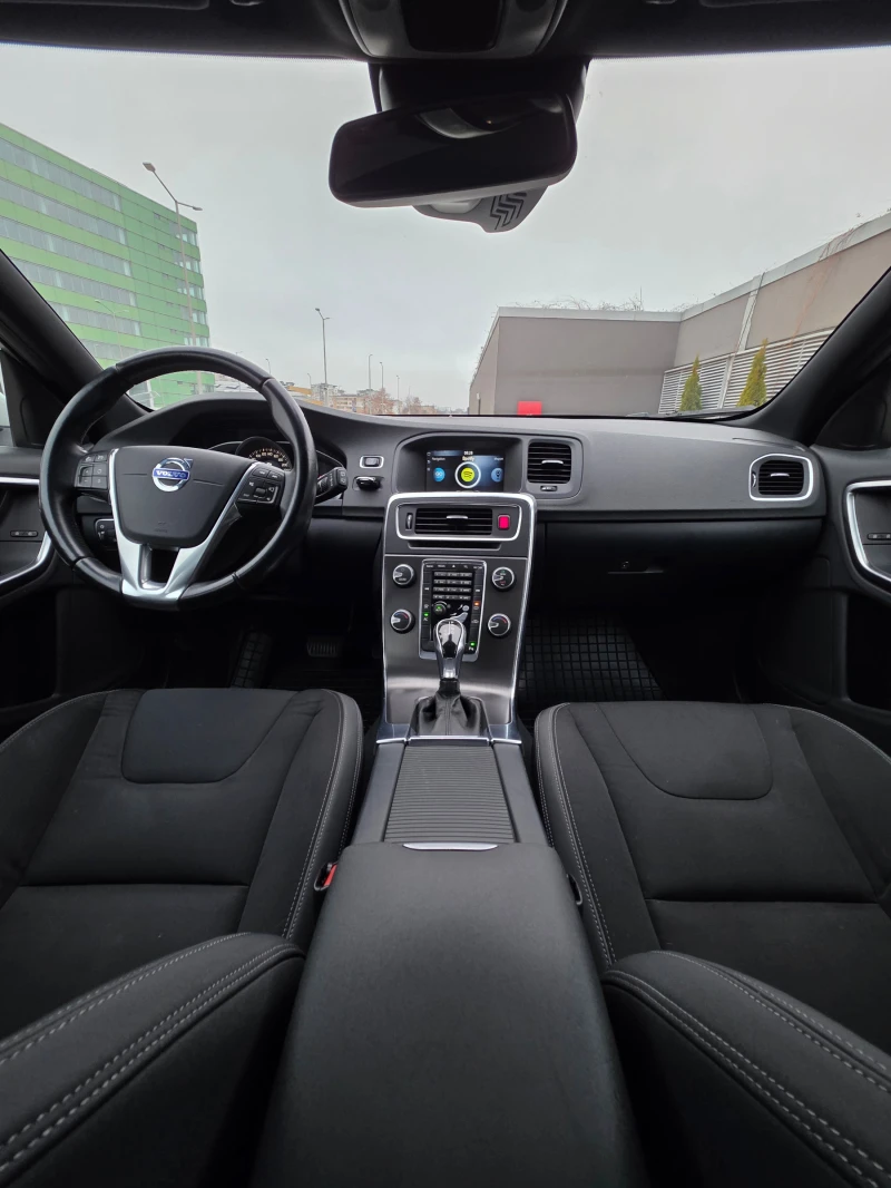 Volvo V60 facelift-2.0 D4-163hp., снимка 10 - Автомобили и джипове - 52845107