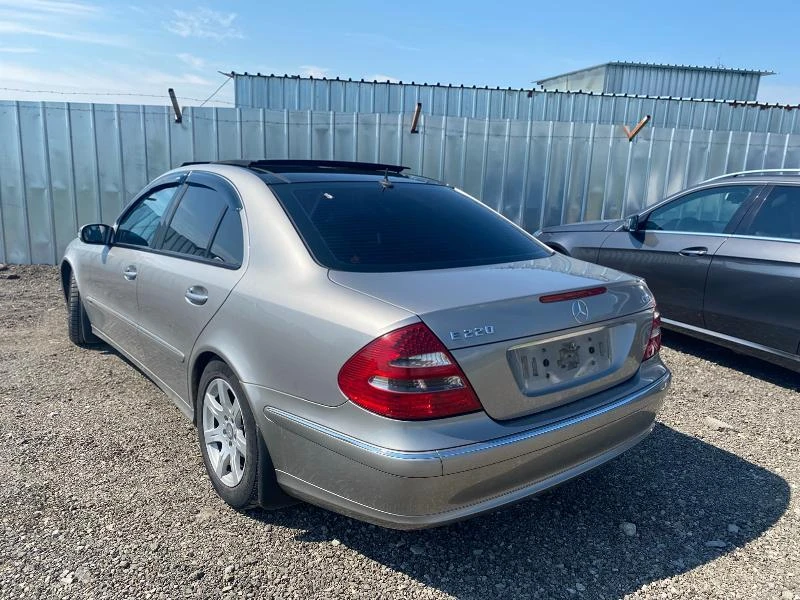 Mercedes-Benz E 220 На части , снимка 3 - Автомобили и джипове - 33153304