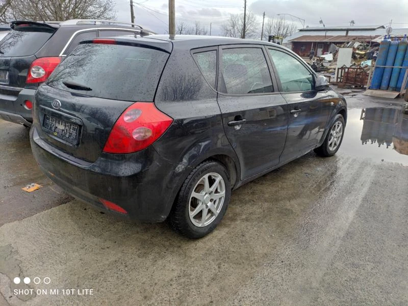 Kia Ceed 1.6CRDI, снимка 3 - Автомобили и джипове - 39858094