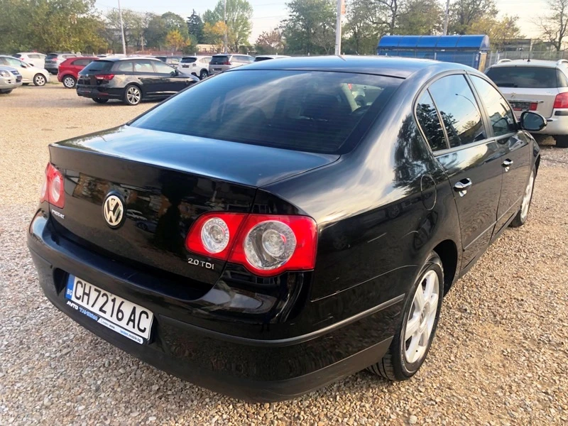 VW Passat 2.O TDI-СЕДАН-6 ск/ОБСЛУЖЕНА-ВС ПЛАТЕНО, снимка 5 - Автомобили и джипове - 47716480