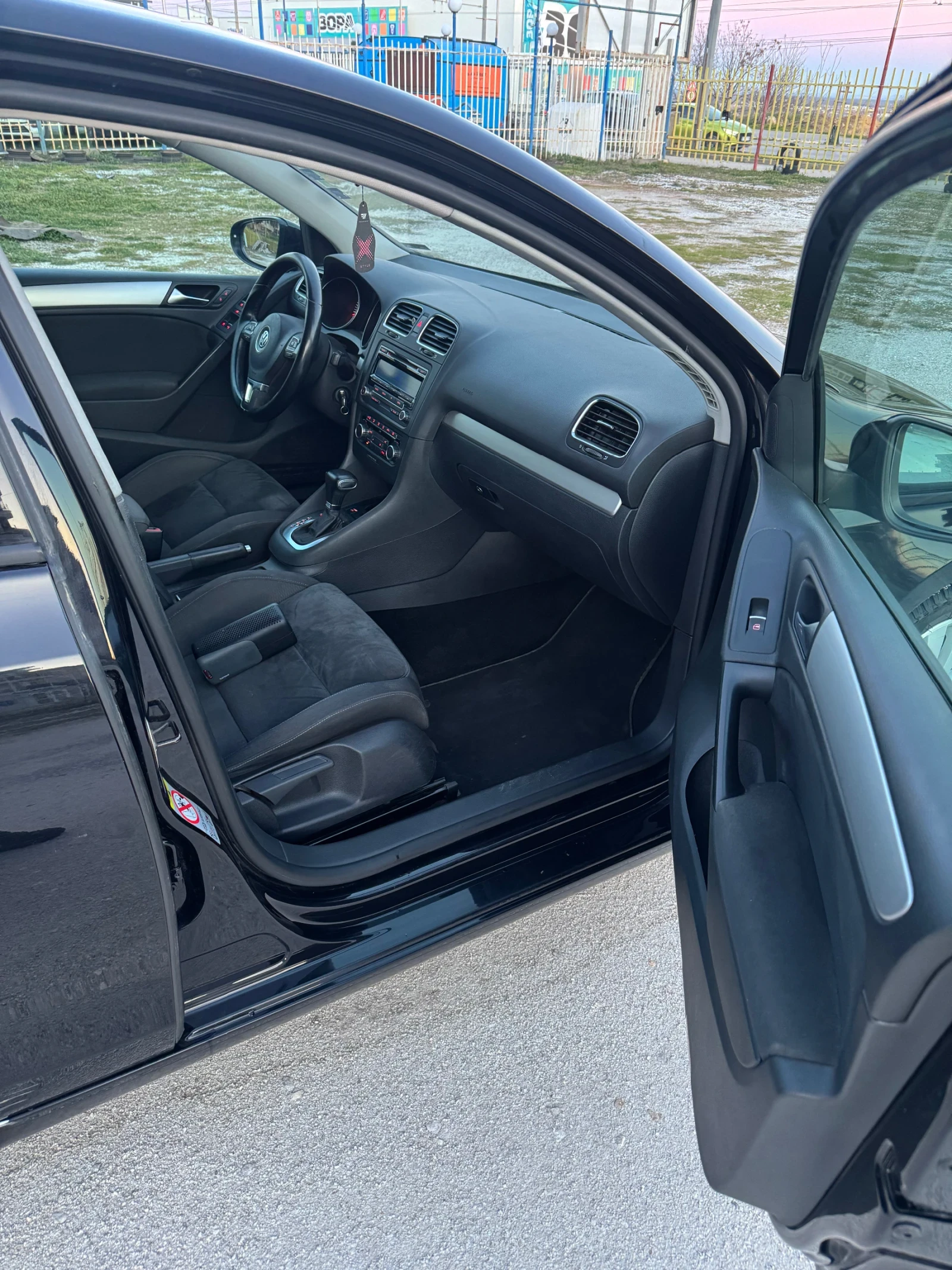 VW Golf 1.4 TSI 160 2010 Автомат, снимка 11 - Автомобили и джипове - 53835733