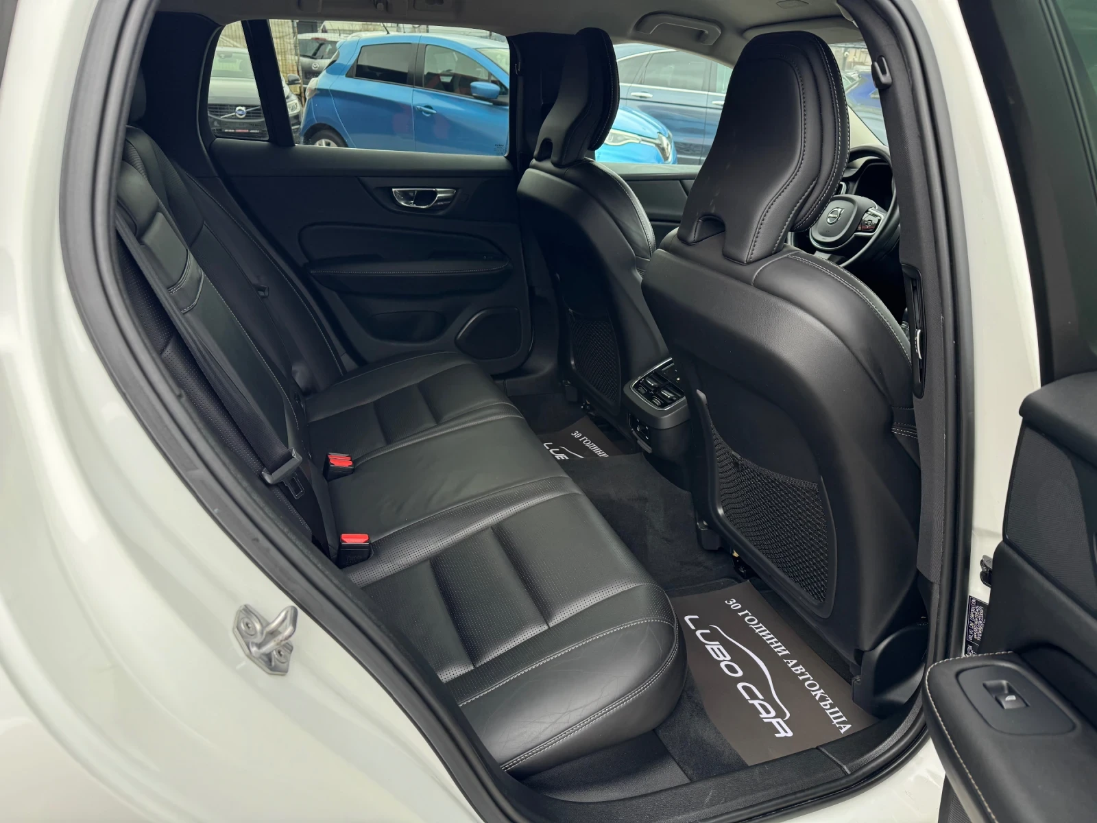 Volvo V60 D4-INSCRIPTION-HARMAN-ВЕНТИЛАЦИЯ-ПОДГРЕВ-FULL-TOP, снимка 15 - Автомобили и джипове - 54059920