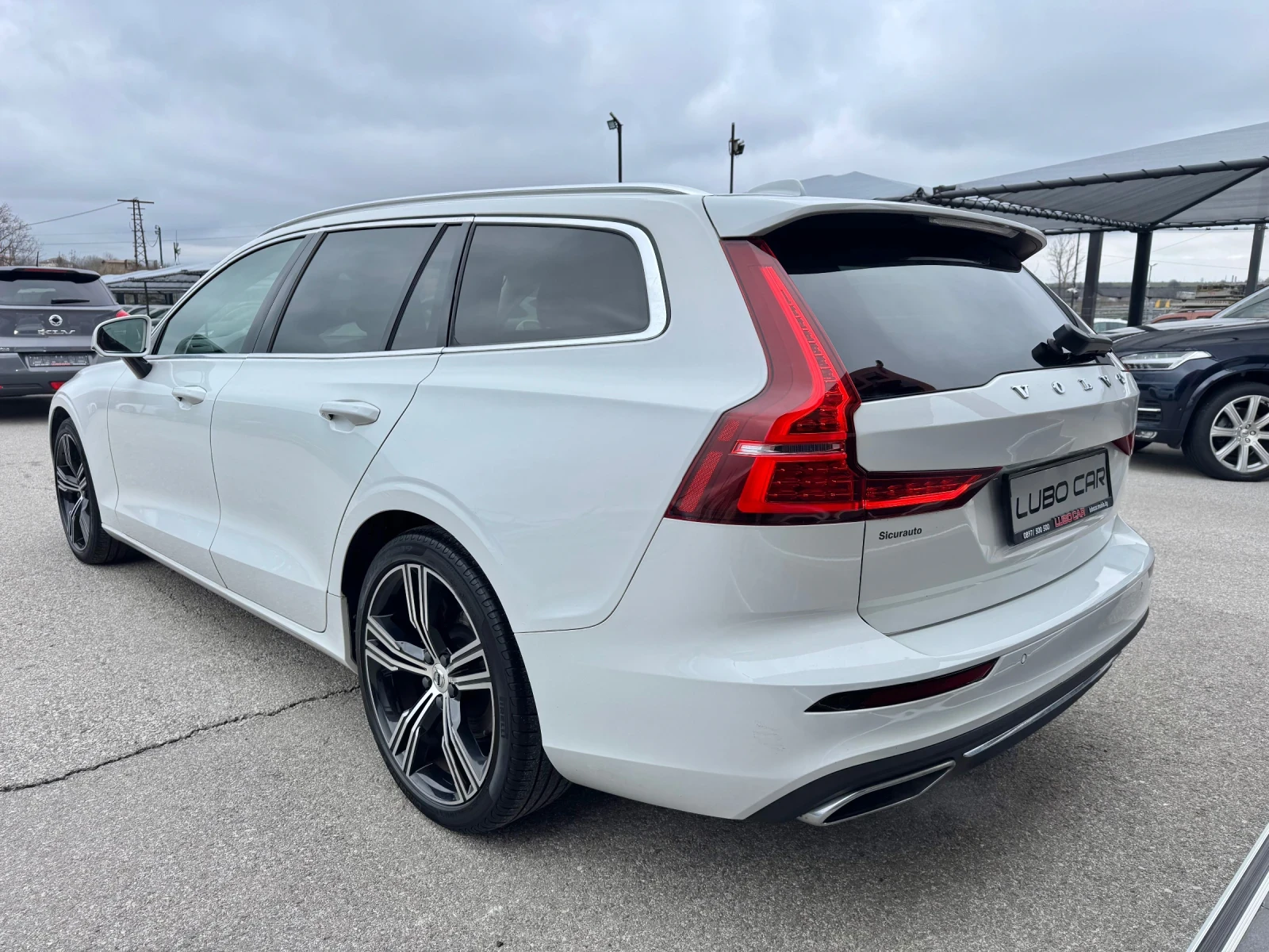 Volvo V60 D4-INSCRIPTION-HARMAN-ВЕНТИЛАЦИЯ-ПОДГРЕВ-FULL-TOP, снимка 3 - Автомобили и джипове - 54059920