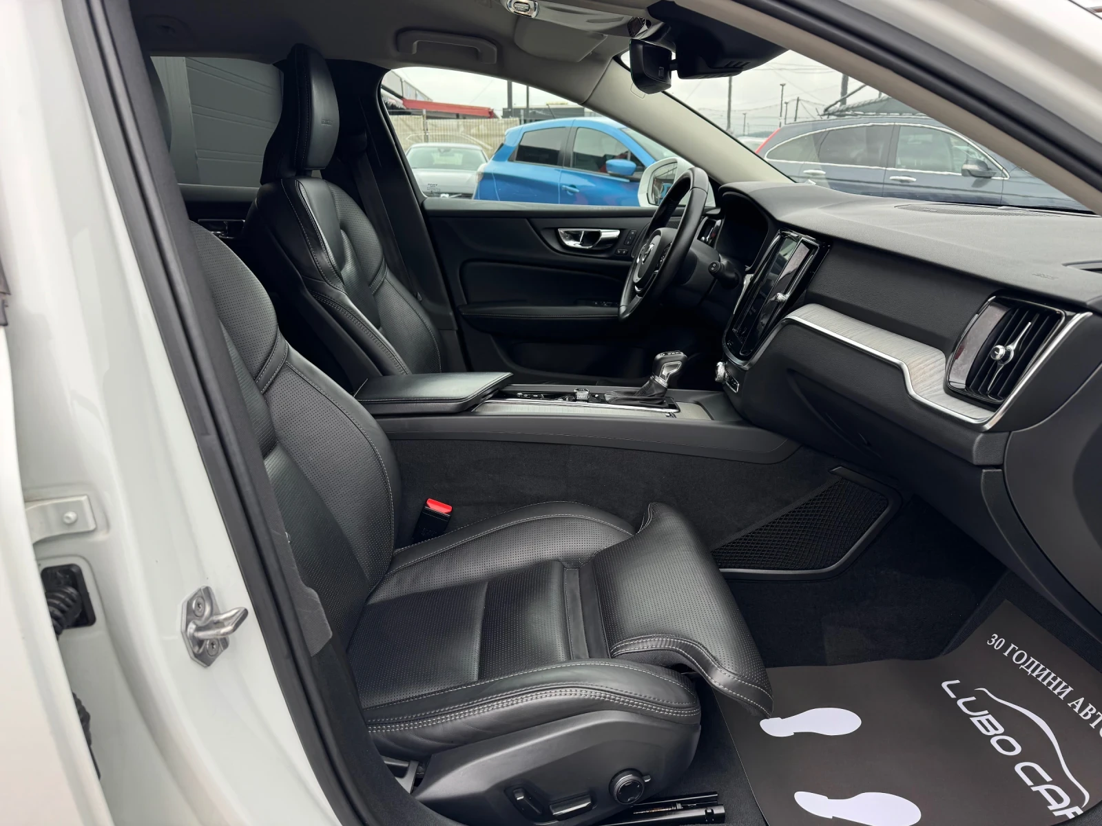 Volvo V60 D4-INSCRIPTION-HARMAN-ВЕНТИЛАЦИЯ-ПОДГРЕВ-FULL-TOP, снимка 16 - Автомобили и джипове - 54059920