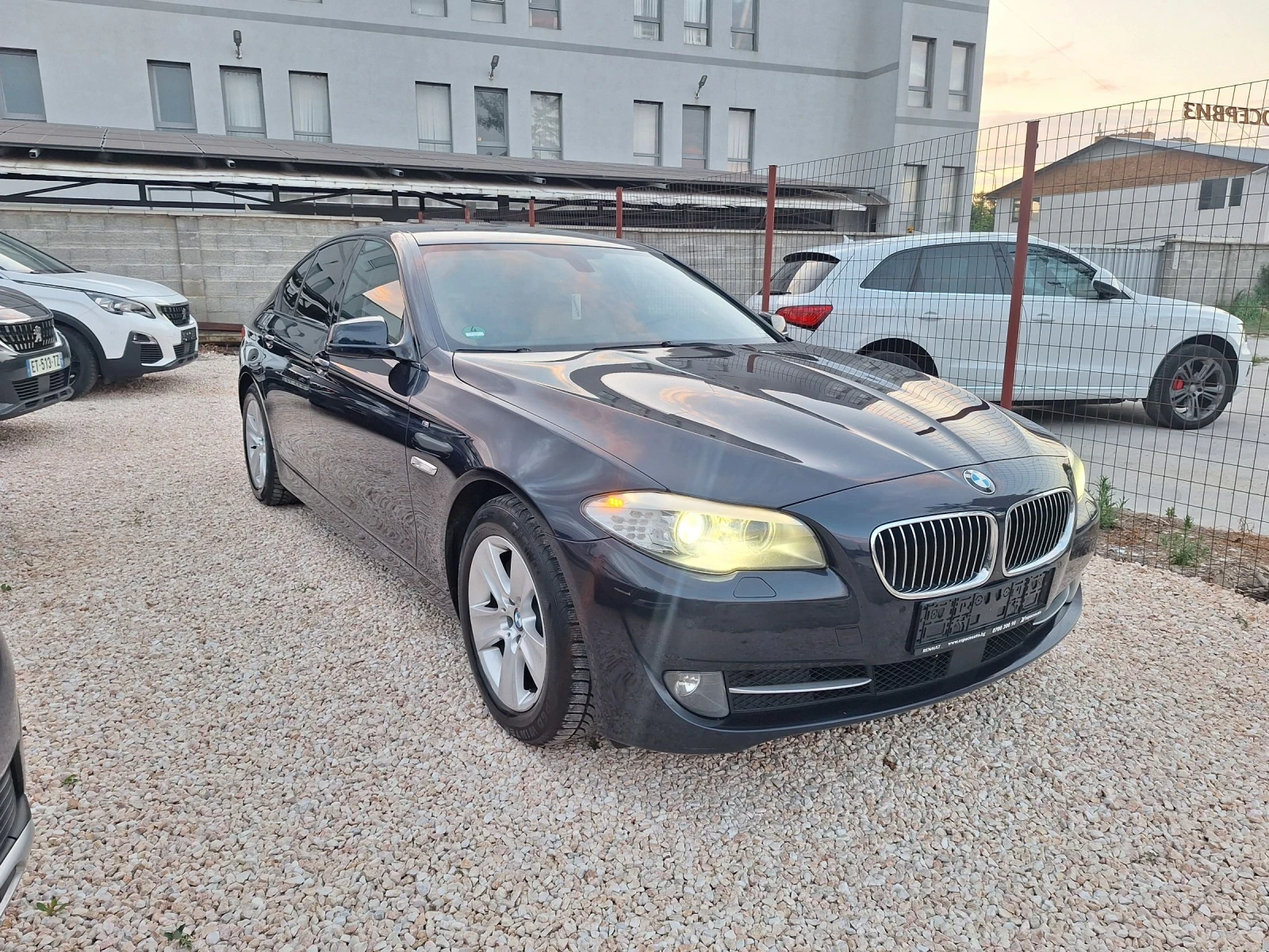 BMW 530 XD* АВТОМАТ-8ck/НАВИ/КСЕНОН/ХЕДЪП/ФУЛЛ/ТОП-ТОП* , снимка 3 - Автомобили и джипове - 55147060