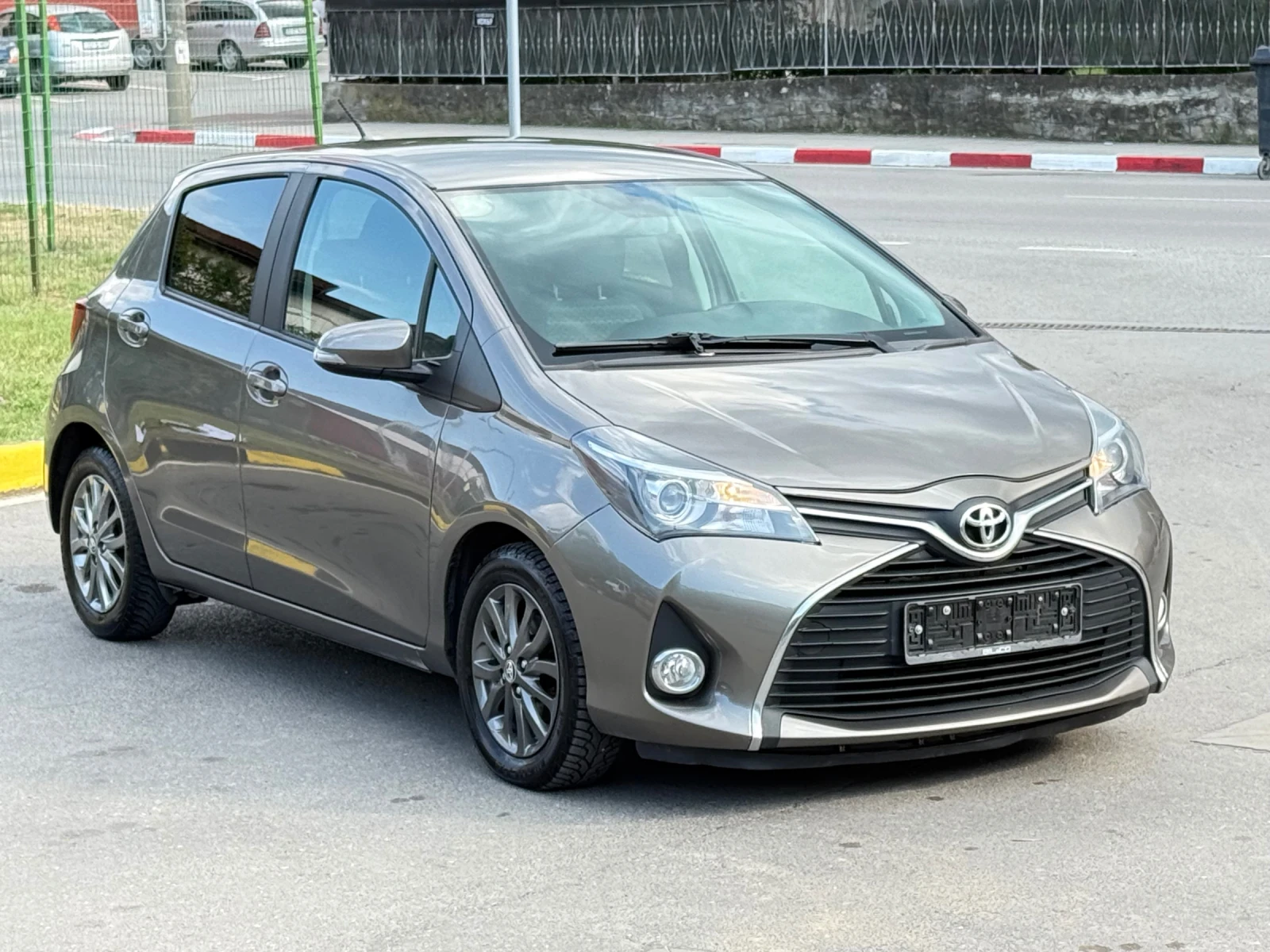 Toyota Yaris 1.4 d4d Навигия/Климатик/Печка/Камера, снимка 4 - Автомобили и джипове - 55180399