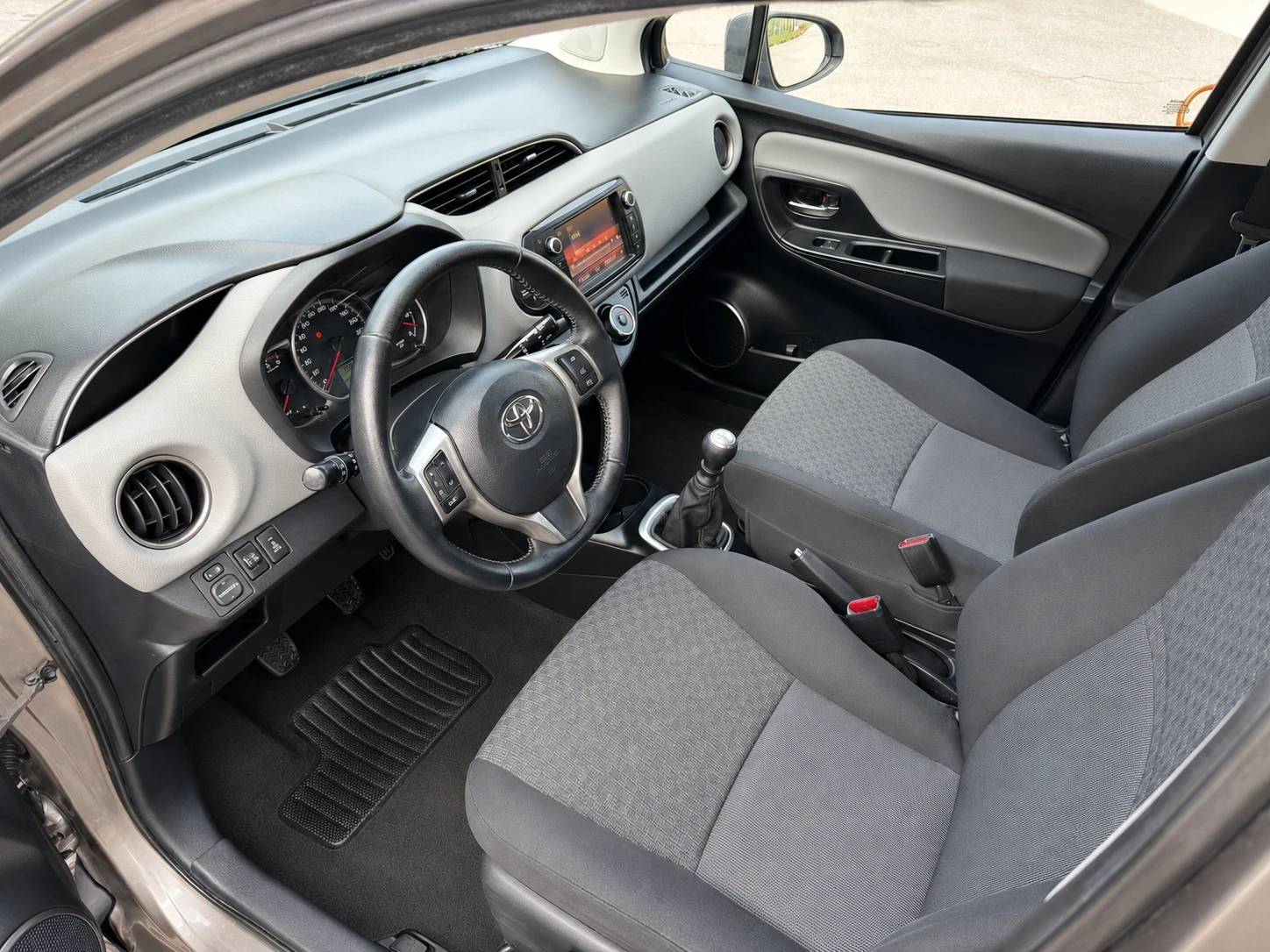 Toyota Yaris 1.4 d4d Навигия/Климатик/Печка/Камера, снимка 11 - Автомобили и джипове - 55180399